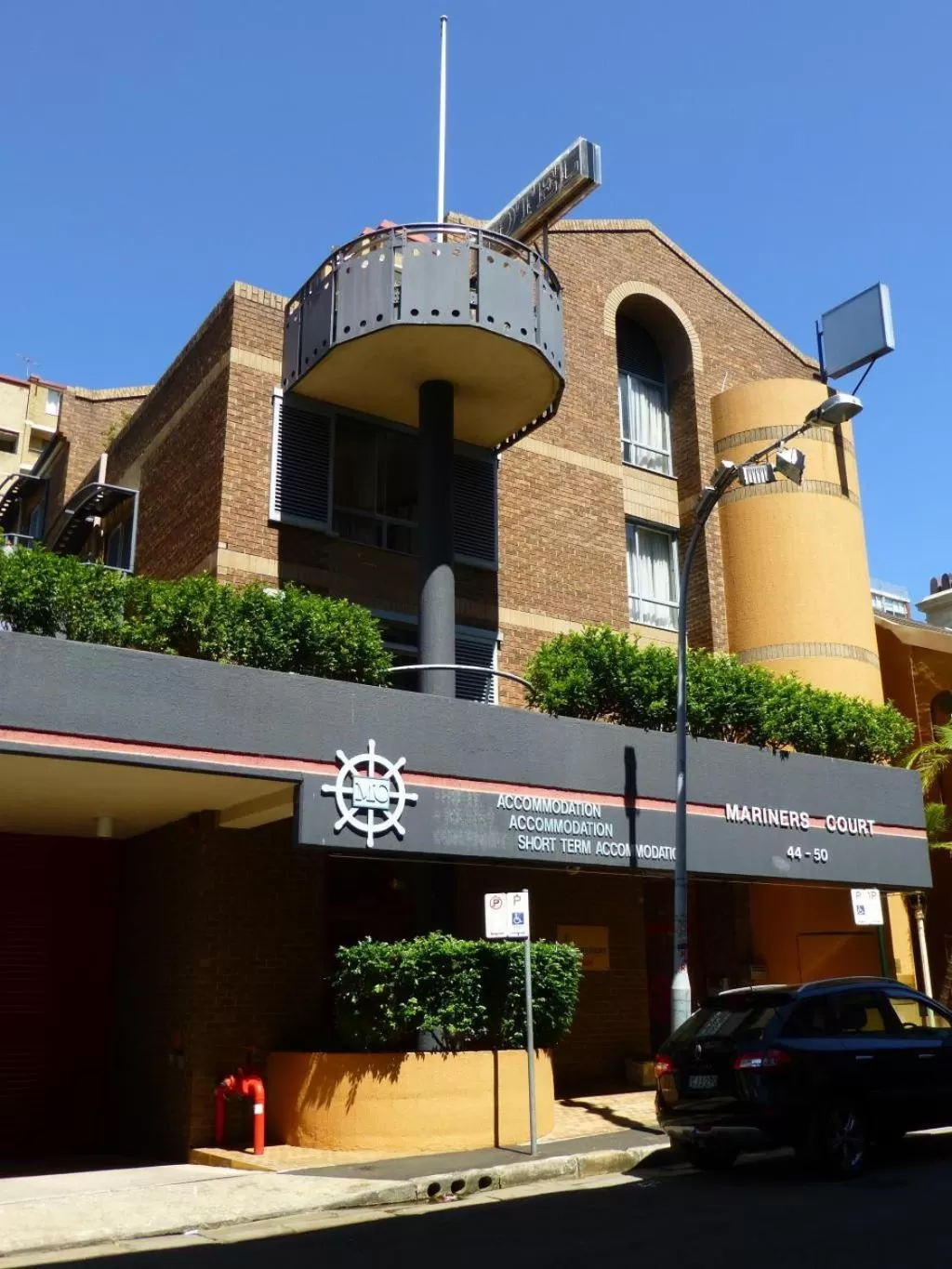Property building in Mariners Court Hotel Sydney