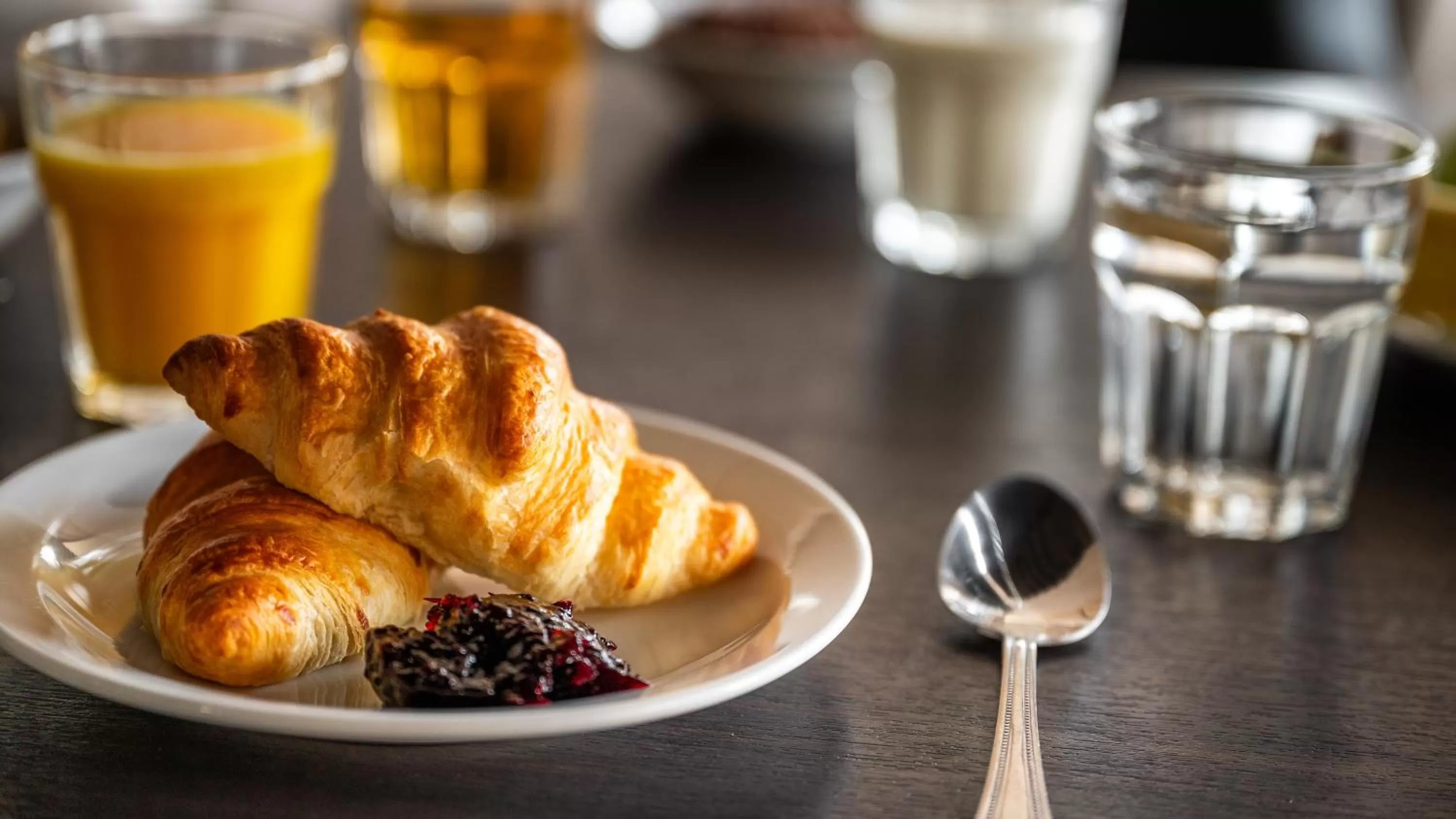 Breakfast in The Stones Hotel