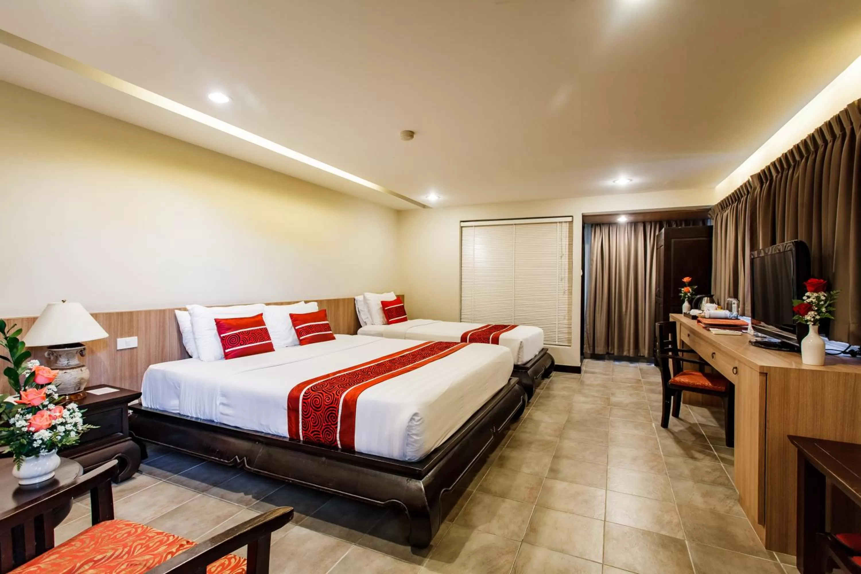 Photo of the whole room, Bed in Raming Lodge Hotel