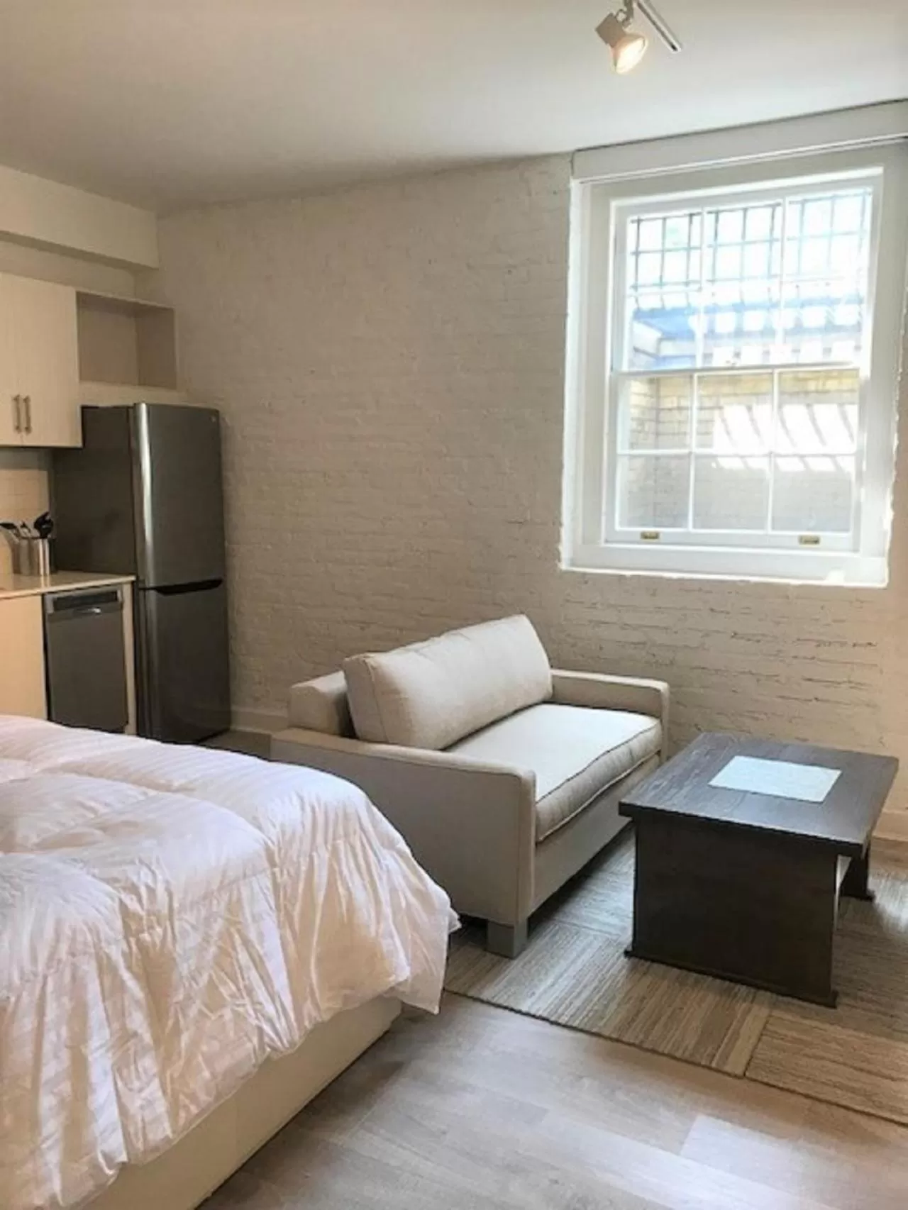 Photo of the whole room, Bed in Placemakr Dupont Circle