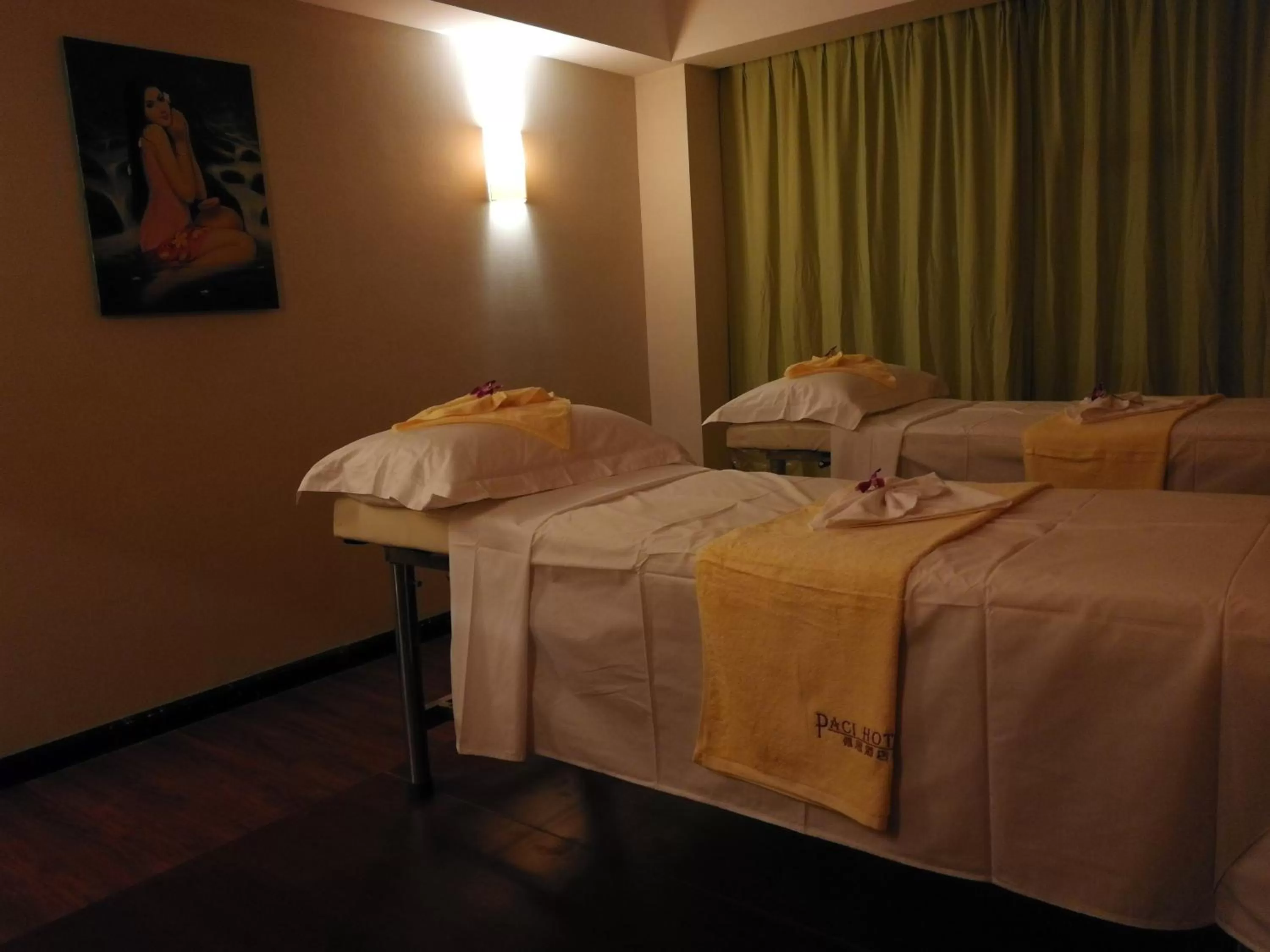 Massage, Bed in PACI Hotel&SPA