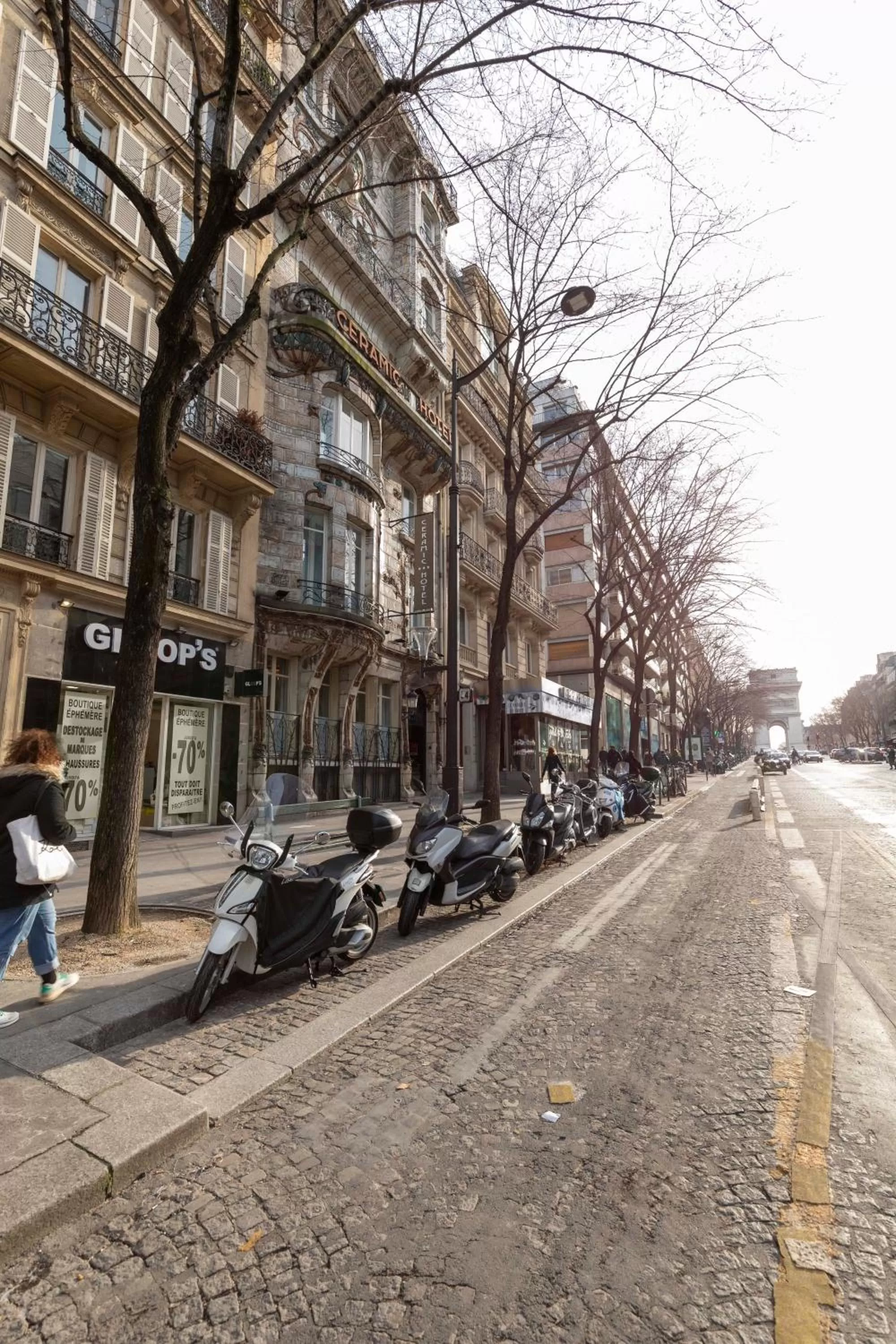 Property building in Elysées Ceramic