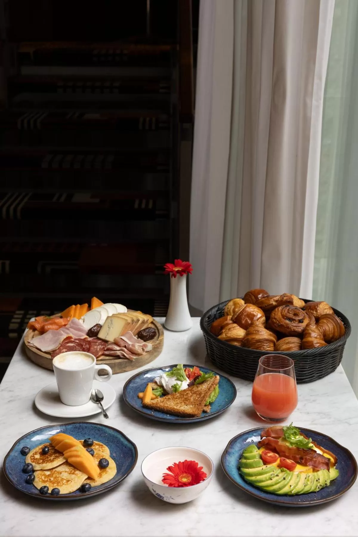 Breakfast in Hotel Le Place d'Armes - Relais & Châteaux