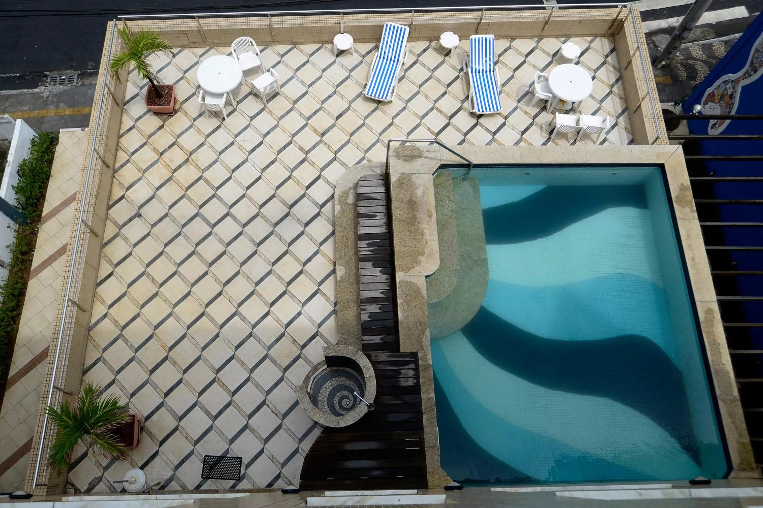 Swimming pool in Rede Andrade Mar Hotel - Rio Vermelho