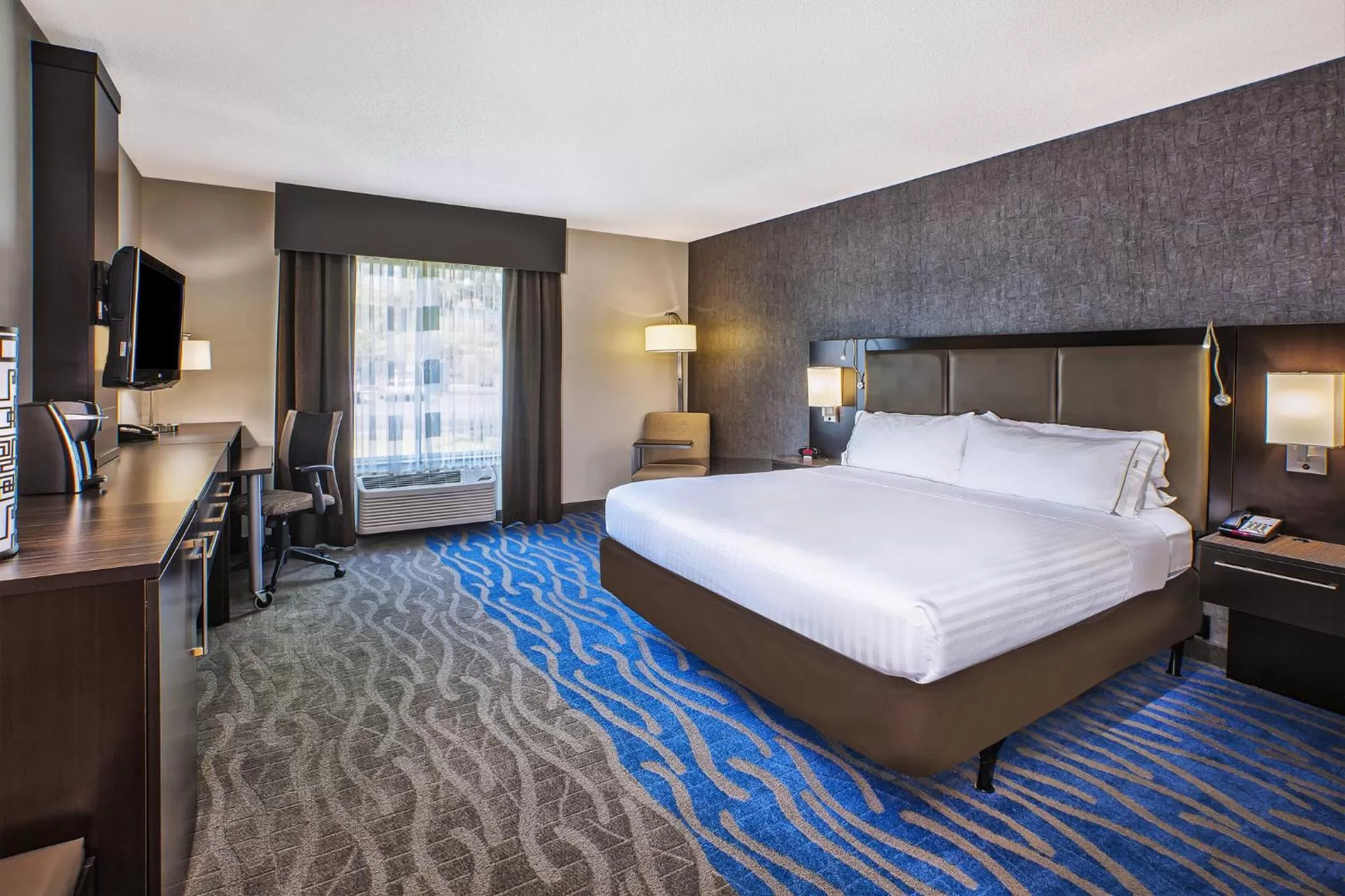 Photo of the whole room, Bed in Holiday Inn Express & Suites Dayton South - I-675 by IHG