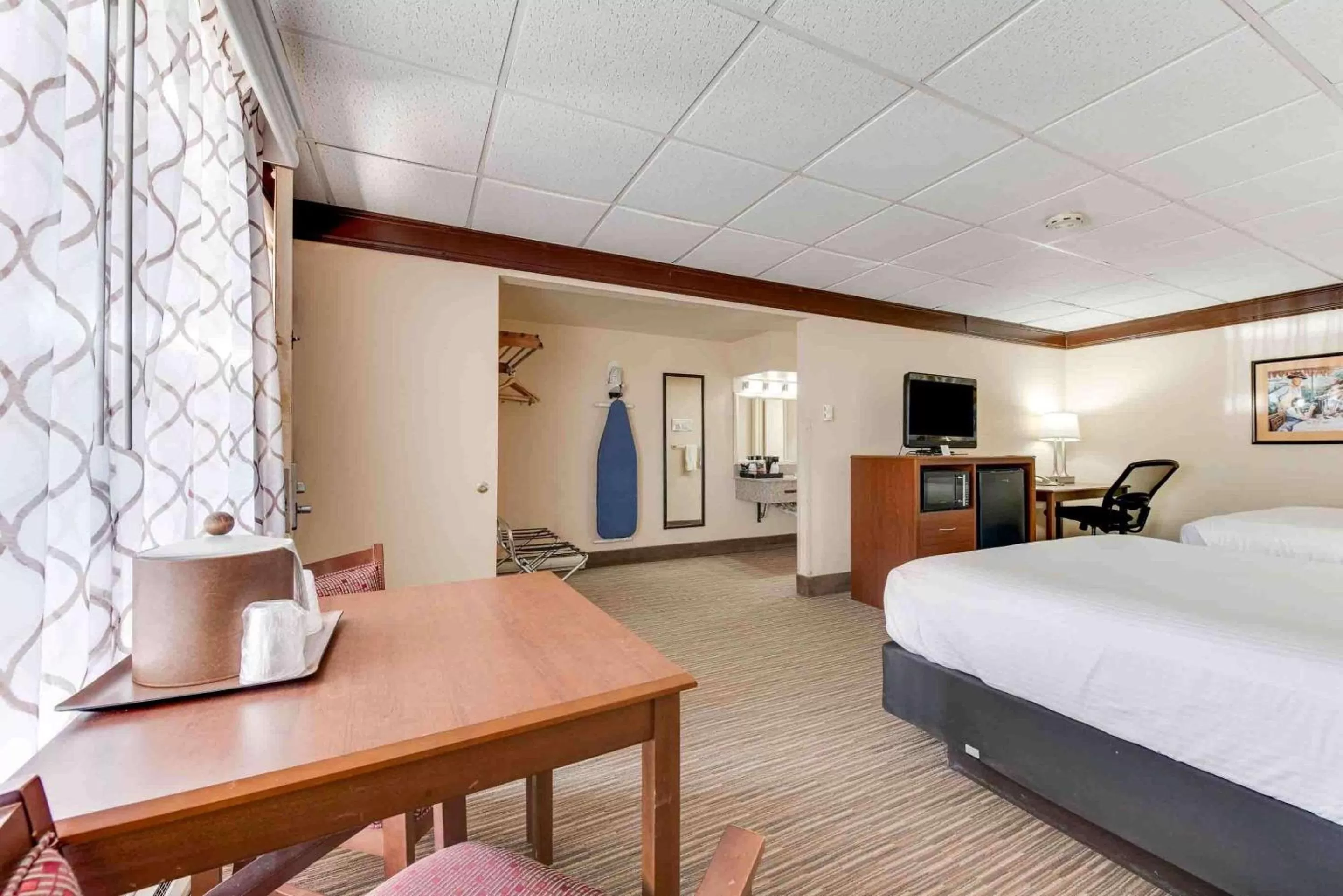 Bedroom, Bed in Best Western Movie Manor