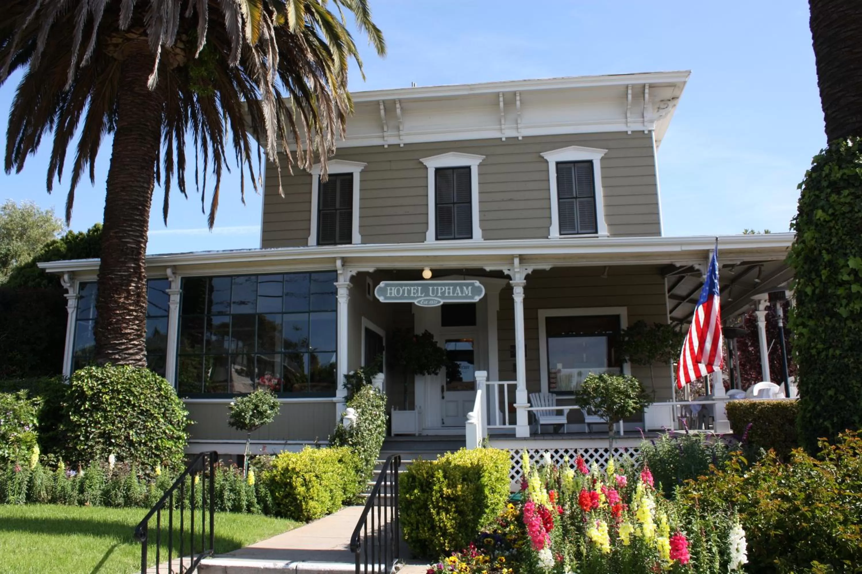 Facade/entrance in The Upham Hotel