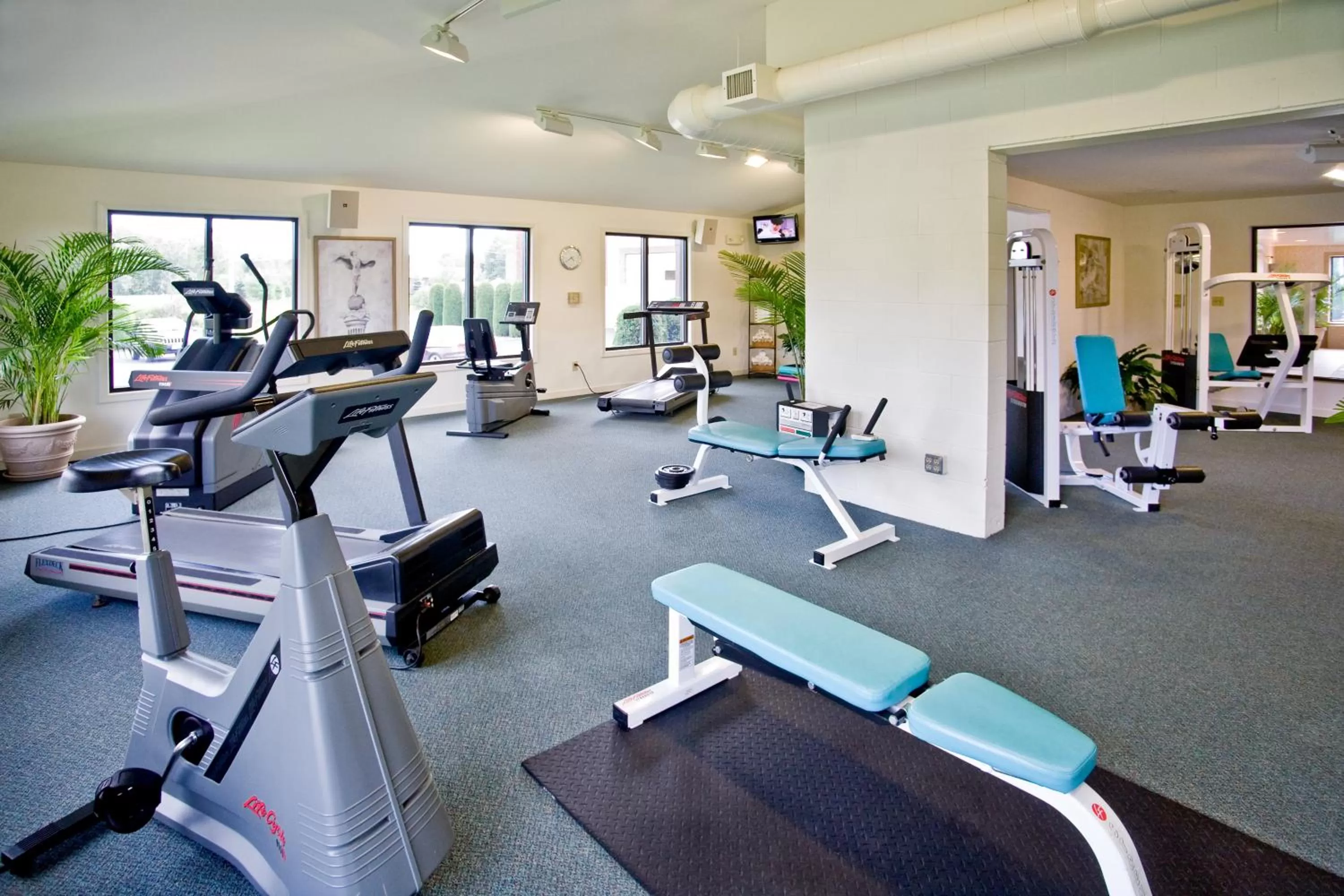 Fitness centre/facilities in Roosevelt Inn & Suites Saratoga Springs