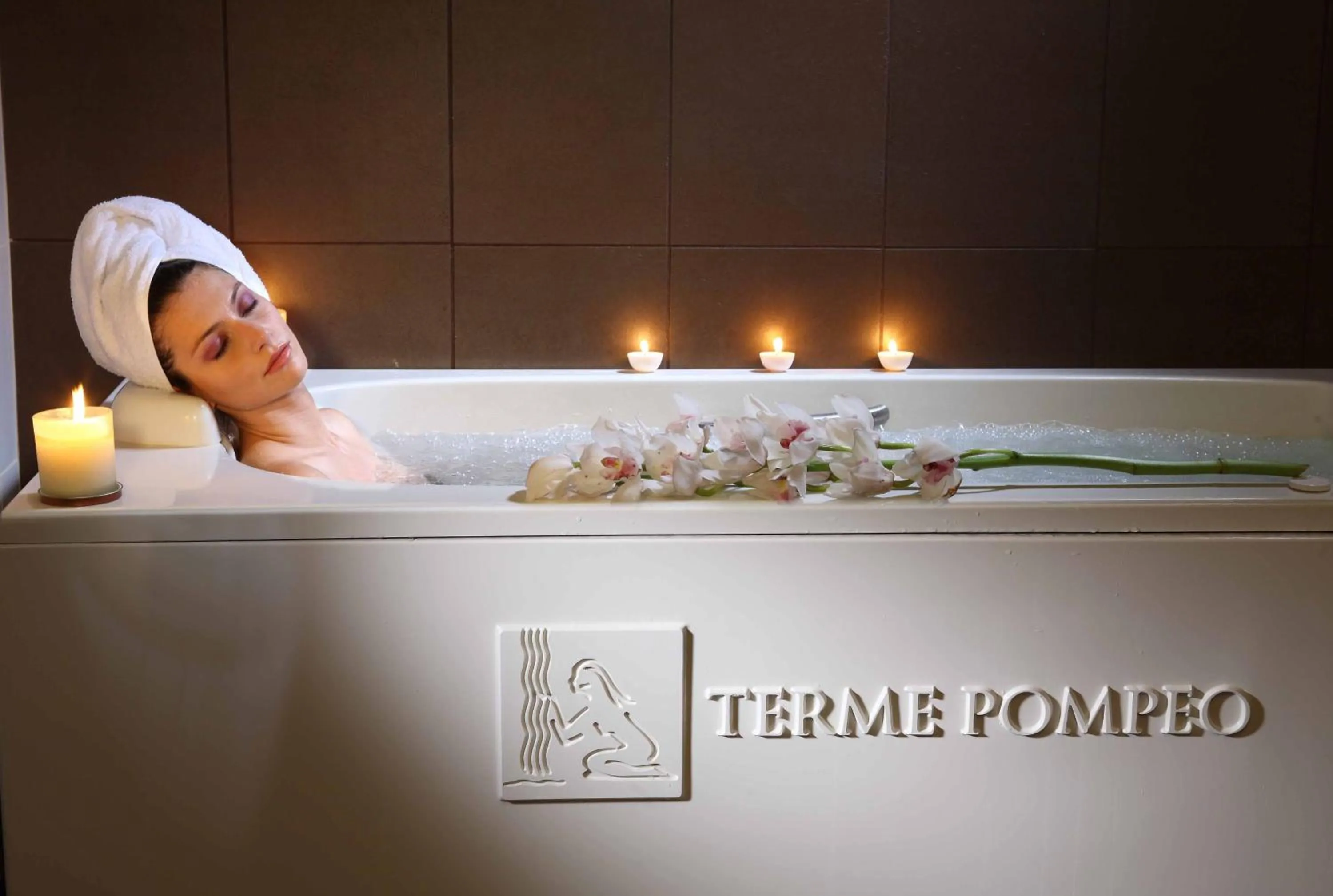 Hot Spring Bath in Hotel Fontana Olente