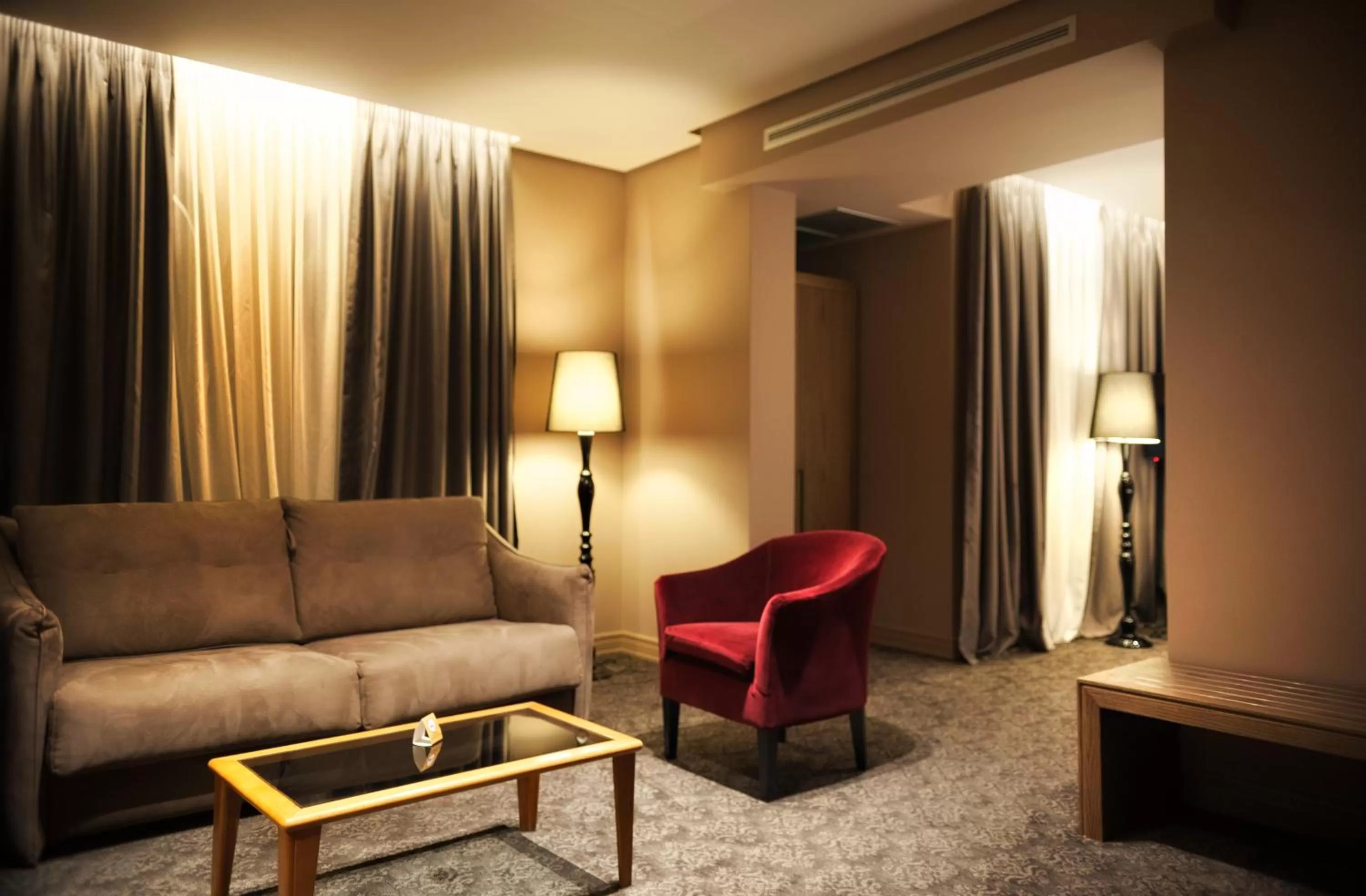 Living room in Mondial Hotel