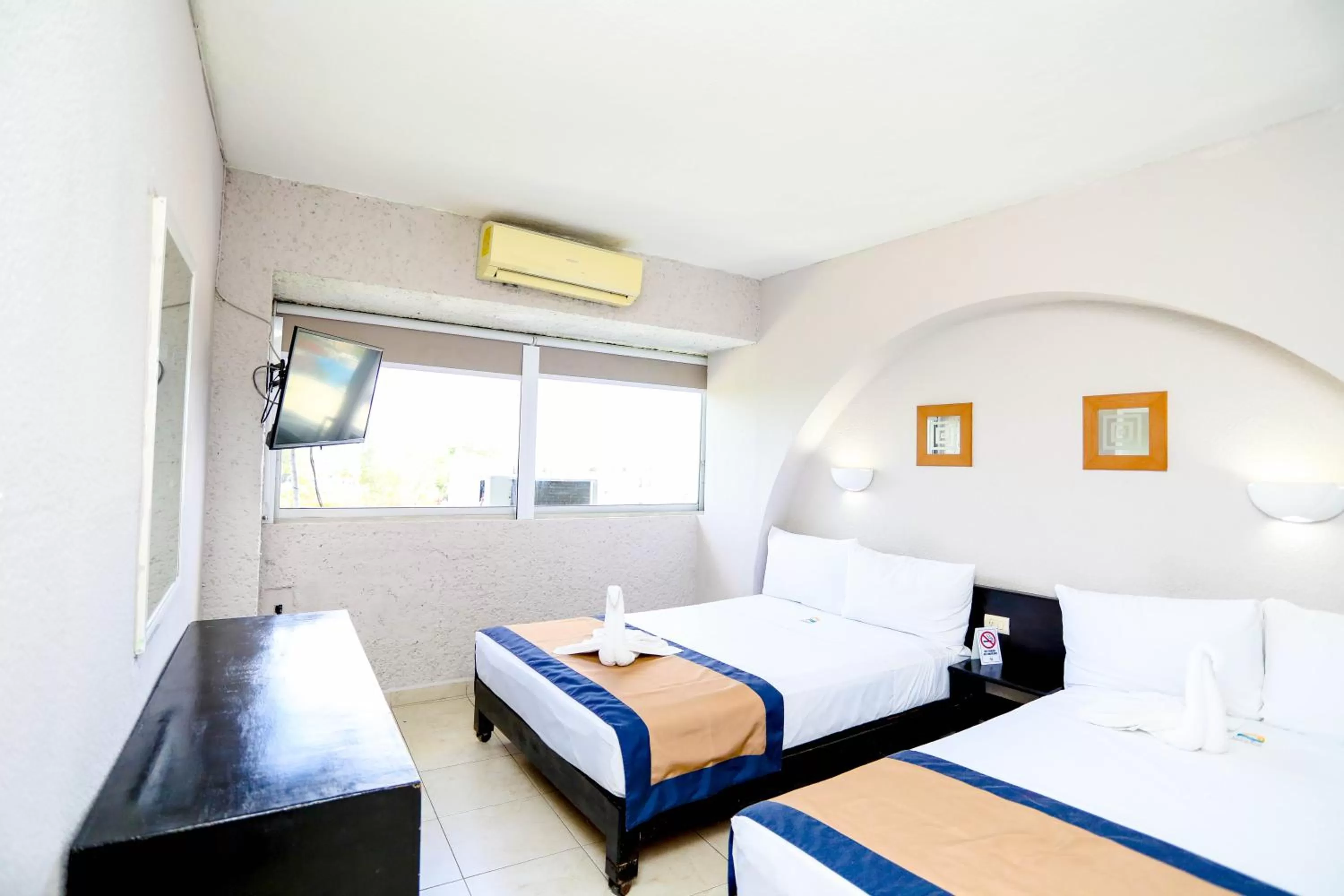 Bedroom, Bed in Hotel Caribe Internacional Cancun