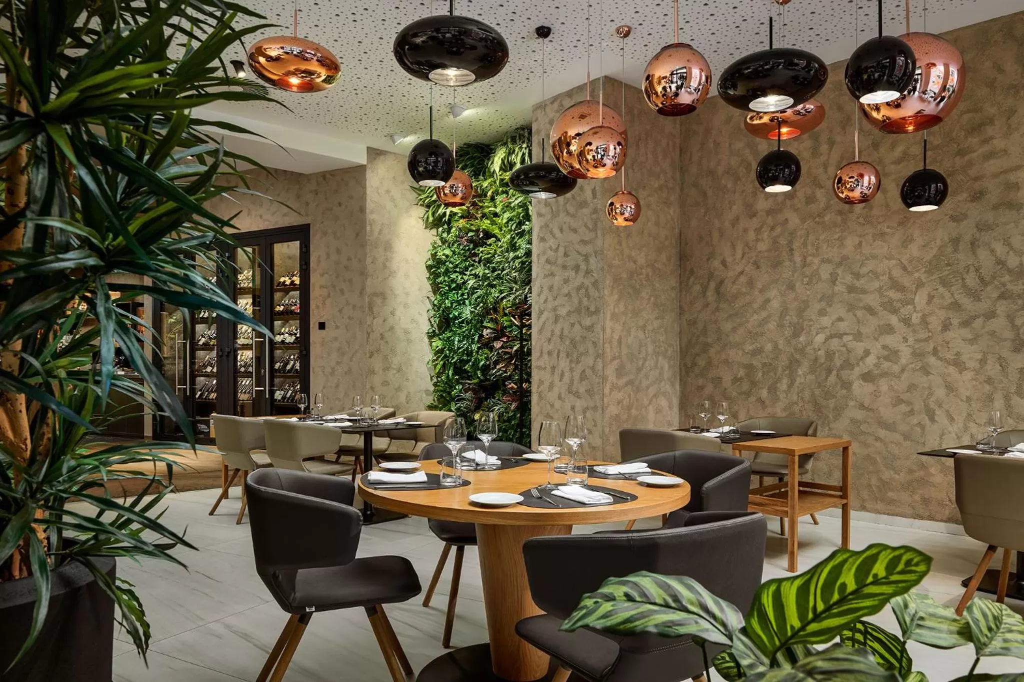 Restaurant/places to eat in Hotel Passage