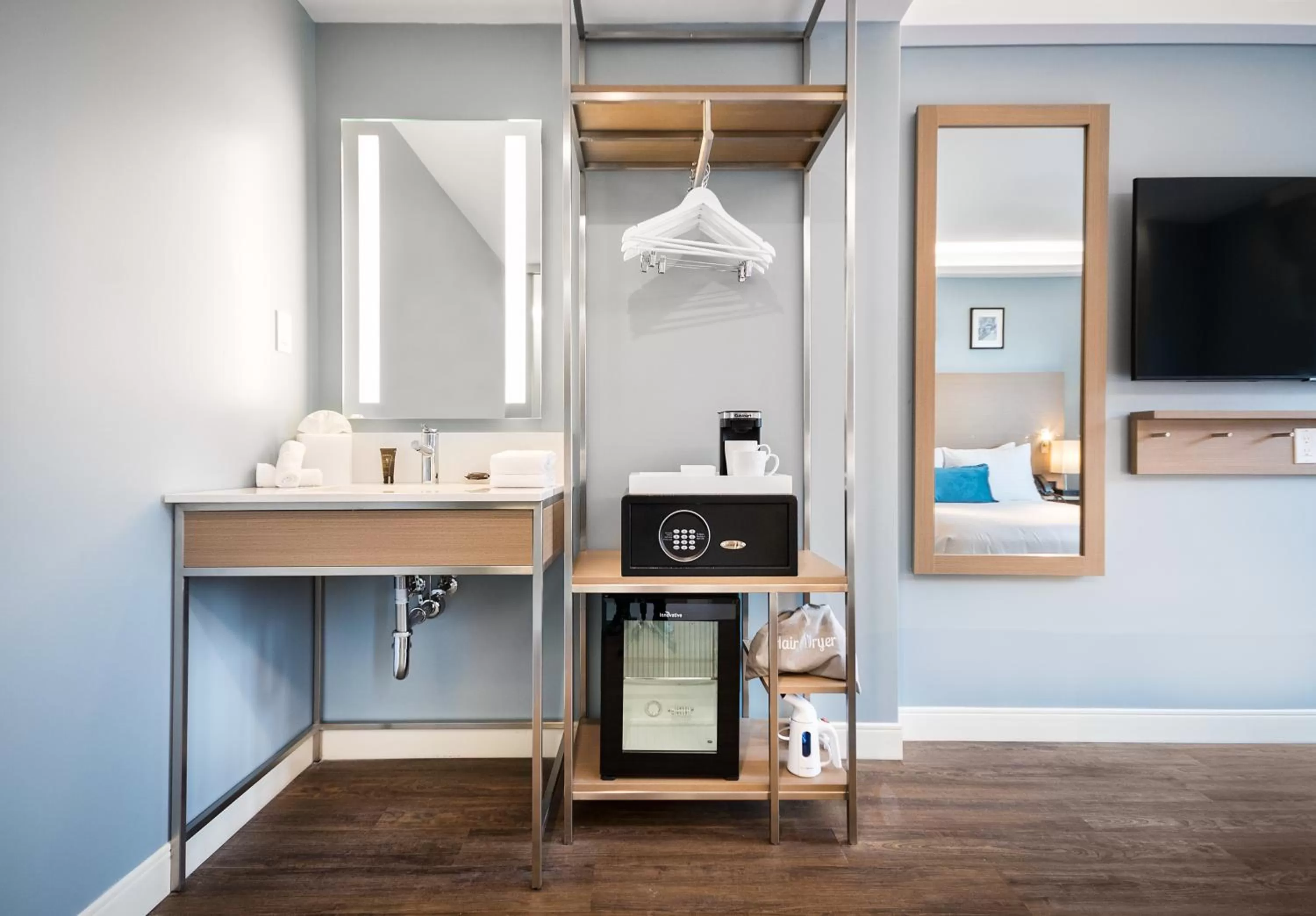 Bed in Wingate by Wyndham Bronx Haven Park