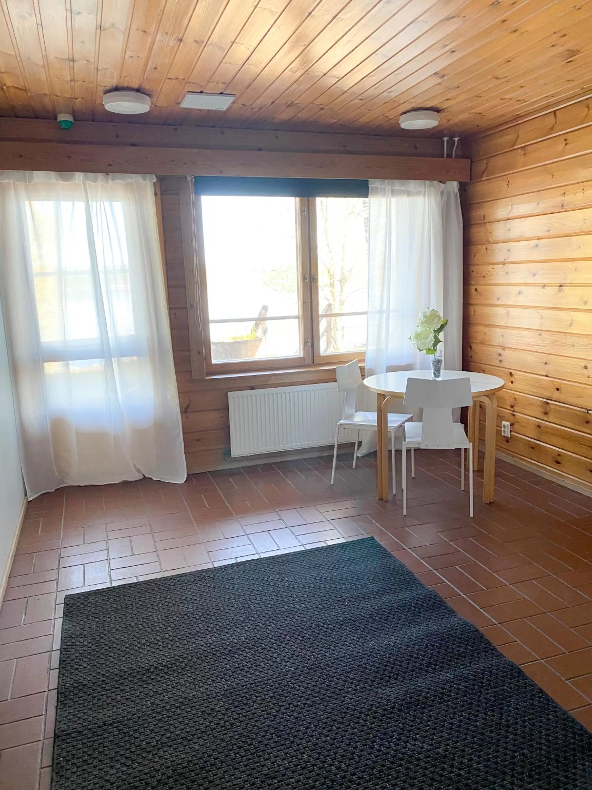 Seating area in Hotelli Hirsiranta