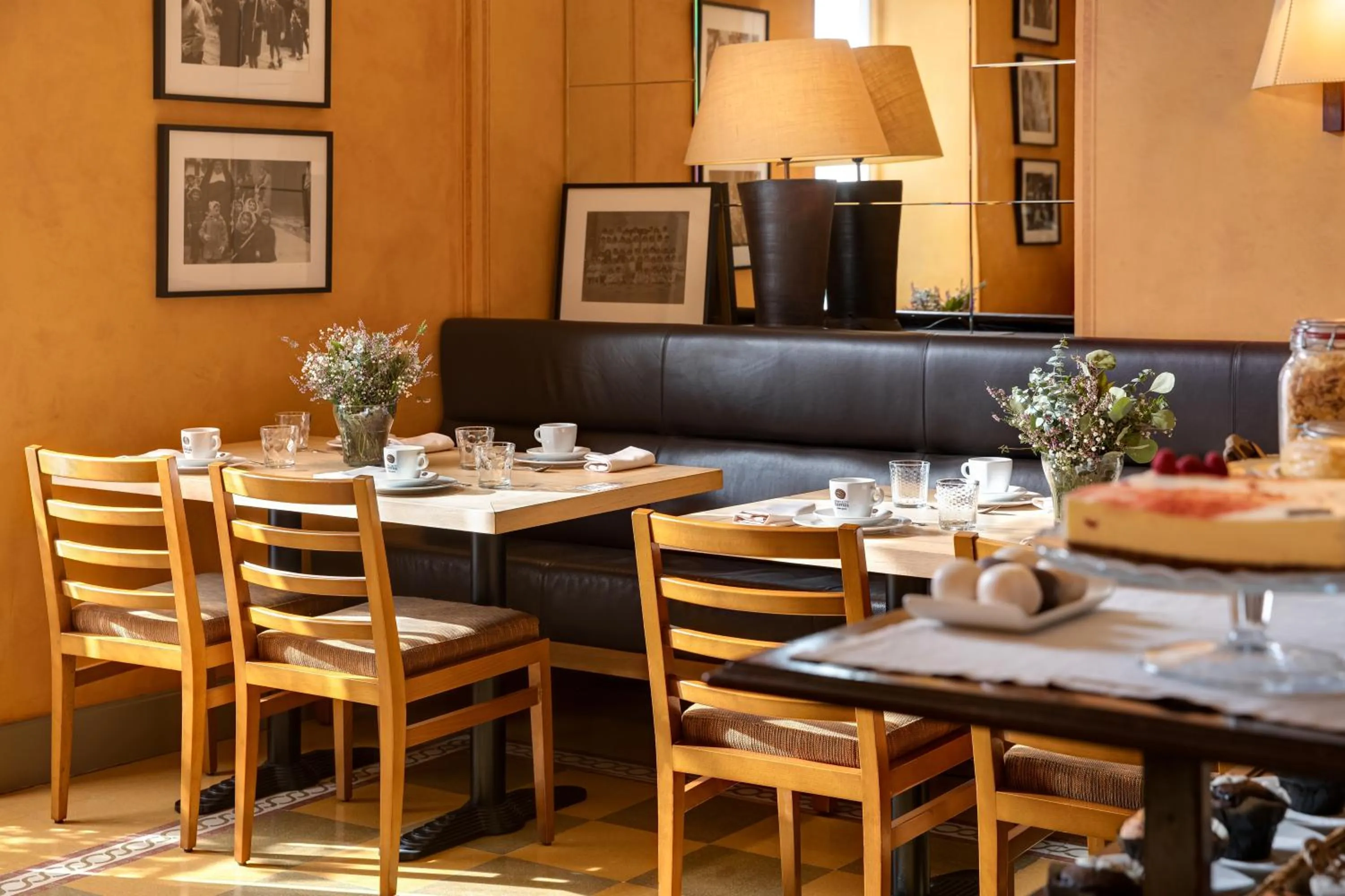 Restaurant/places to eat in Bremon Boutique Hotel by Duquessa Hotel Collection