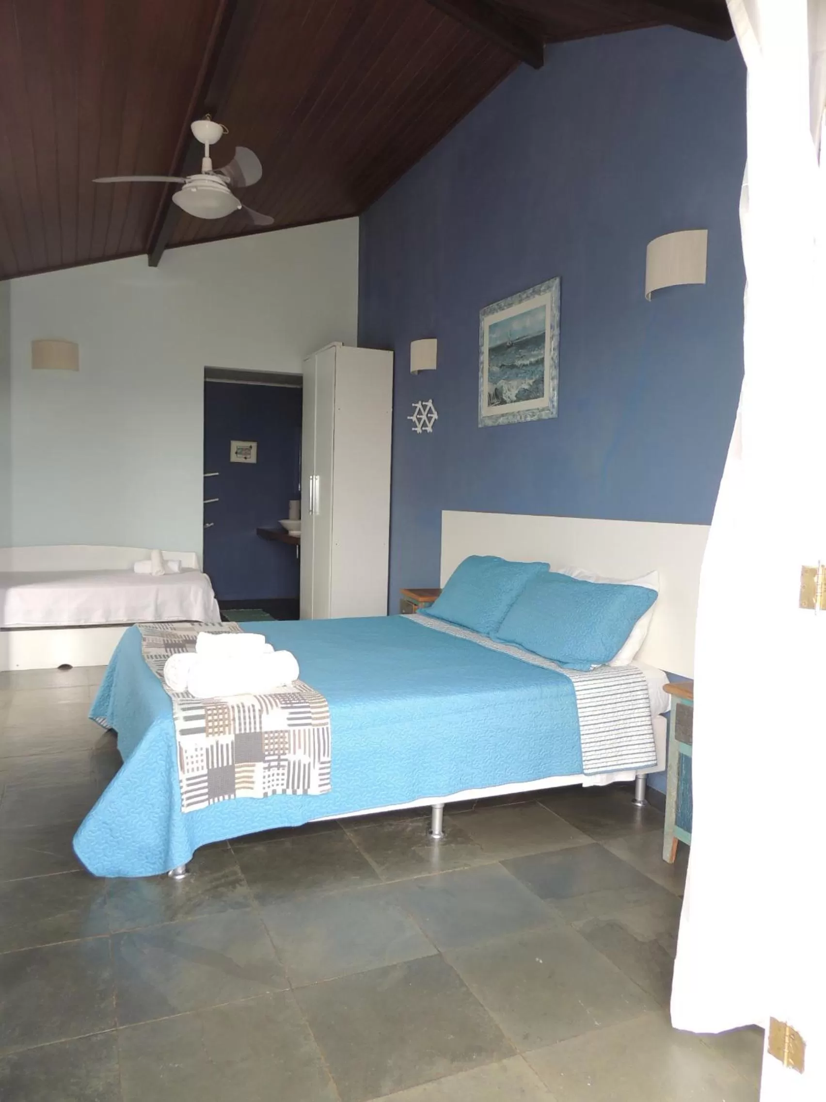 Photo of the whole room, Bed in Pousada Akaroa