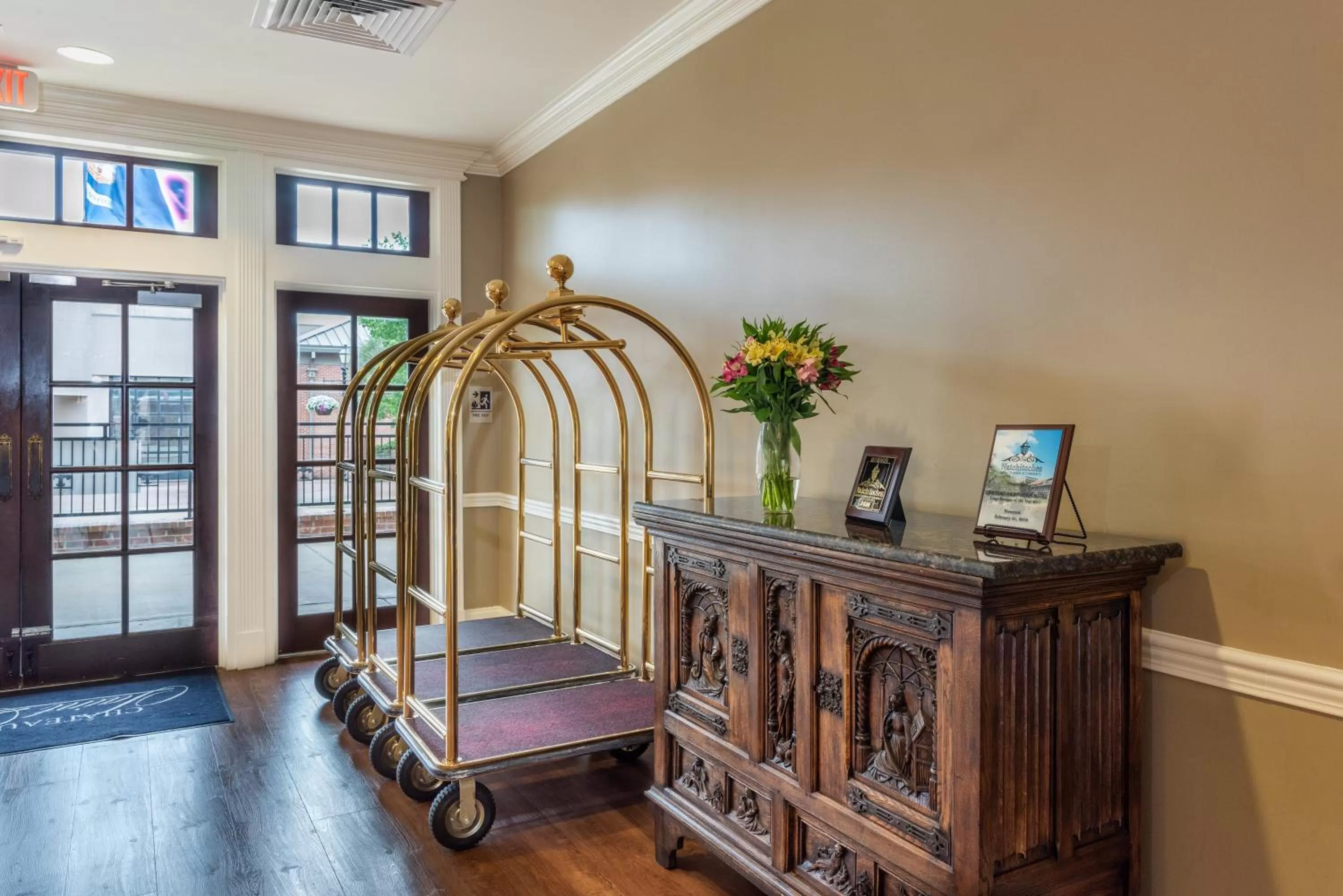 Lobby or reception in Chateau Saint Denis Hotel