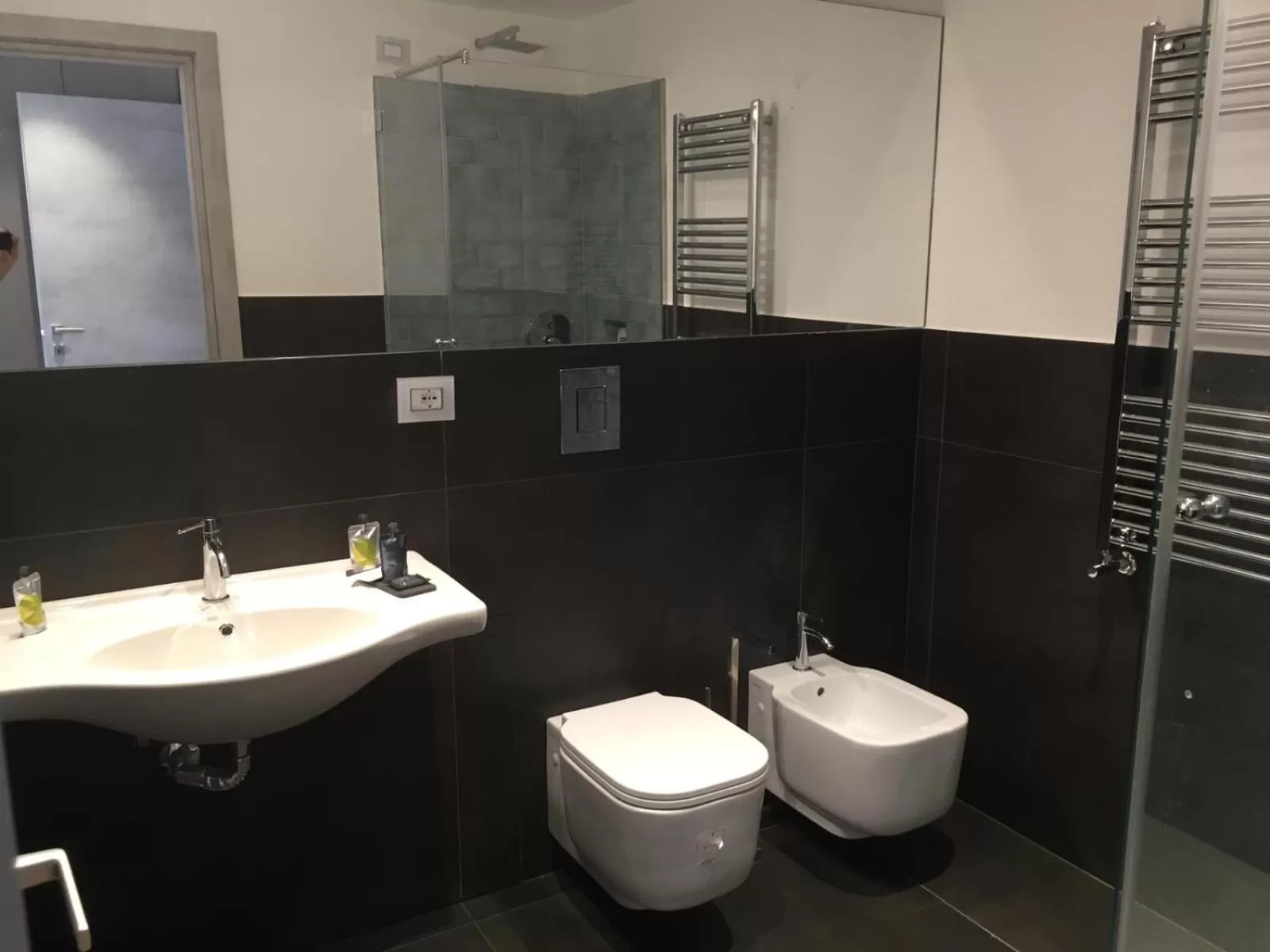 Bathroom in Specchio di Parthenope B&B