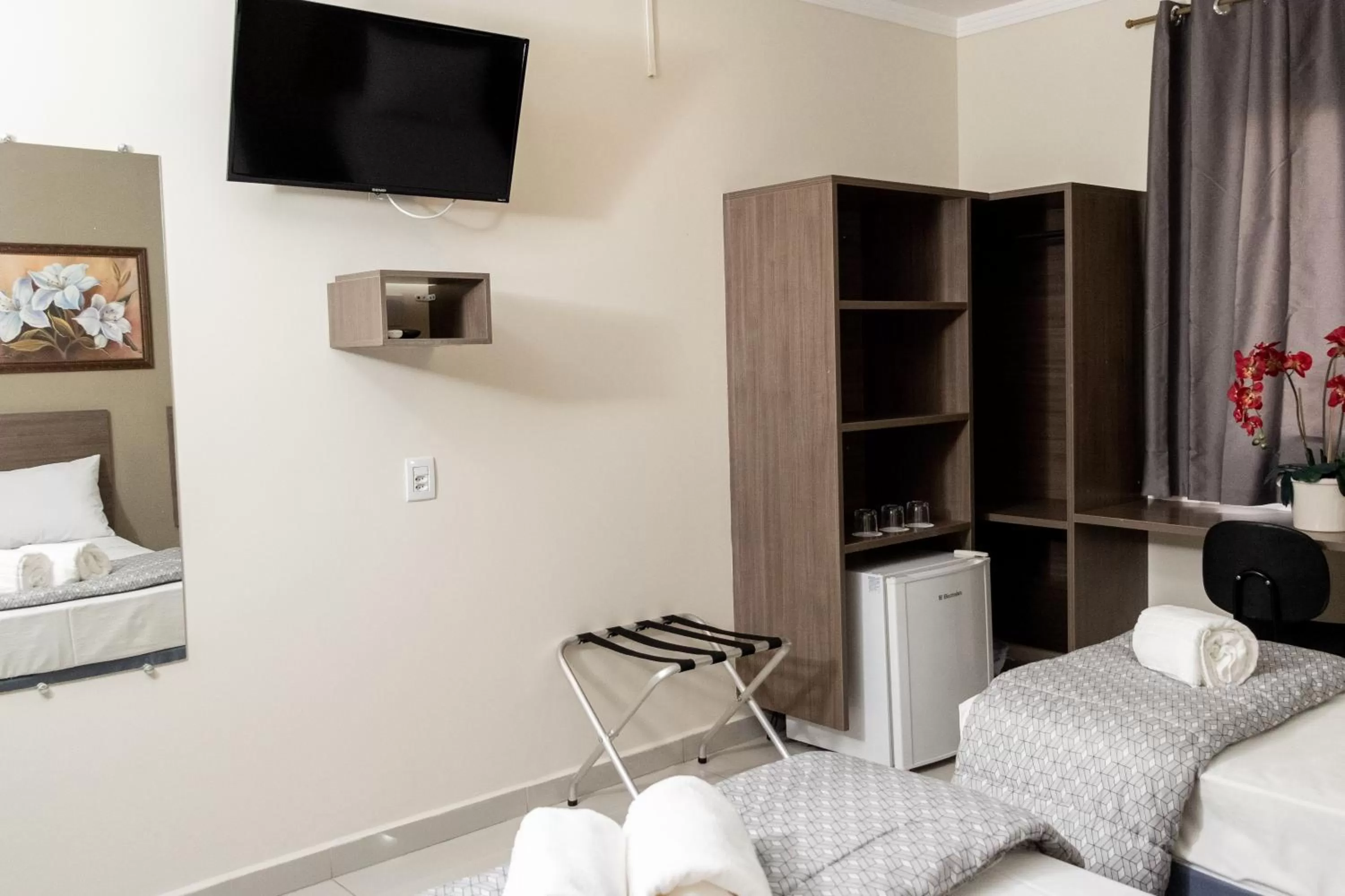 TV/Entertainment Center in Astor Hotel