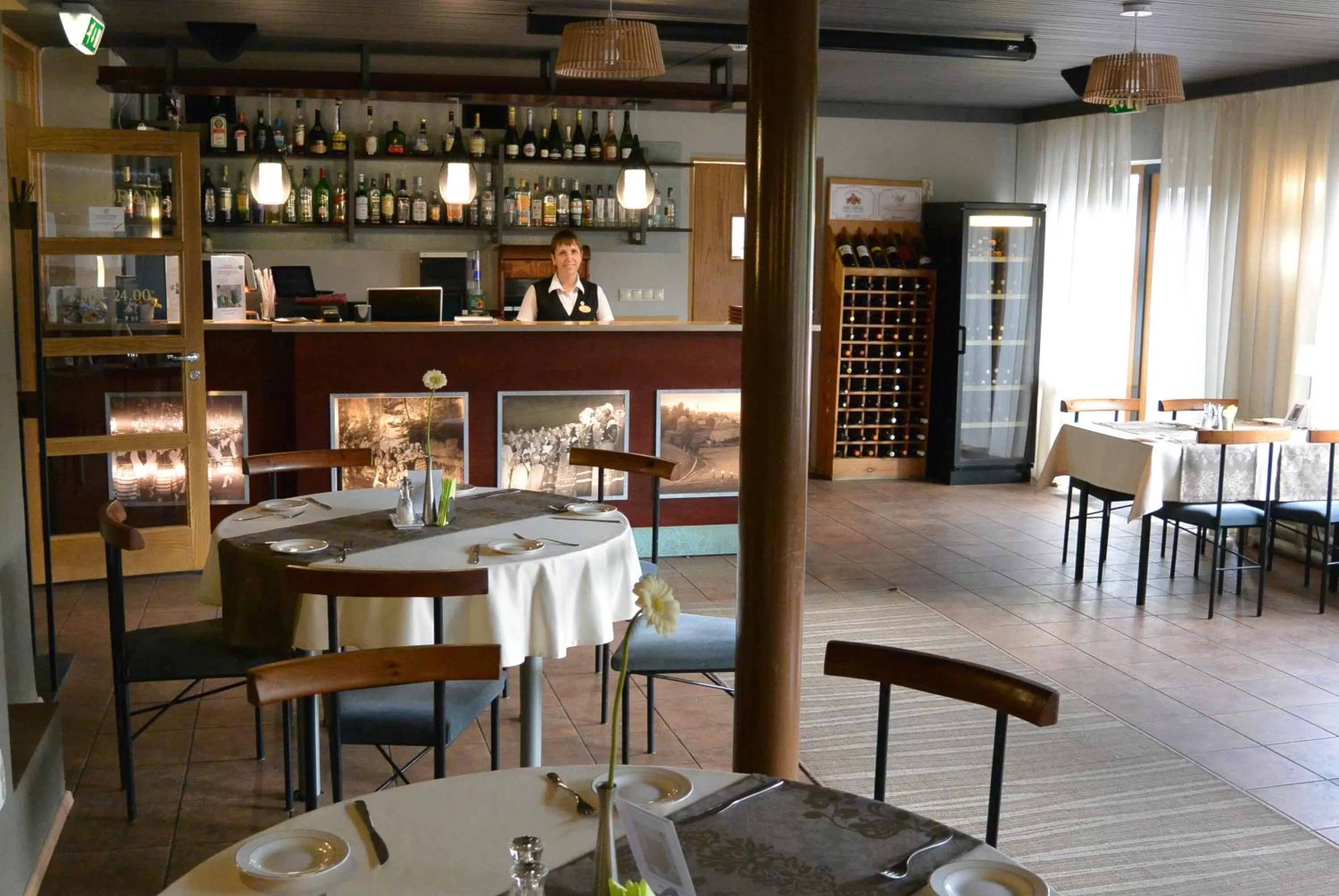 Restaurant/Places to Eat in Pesa Hotel