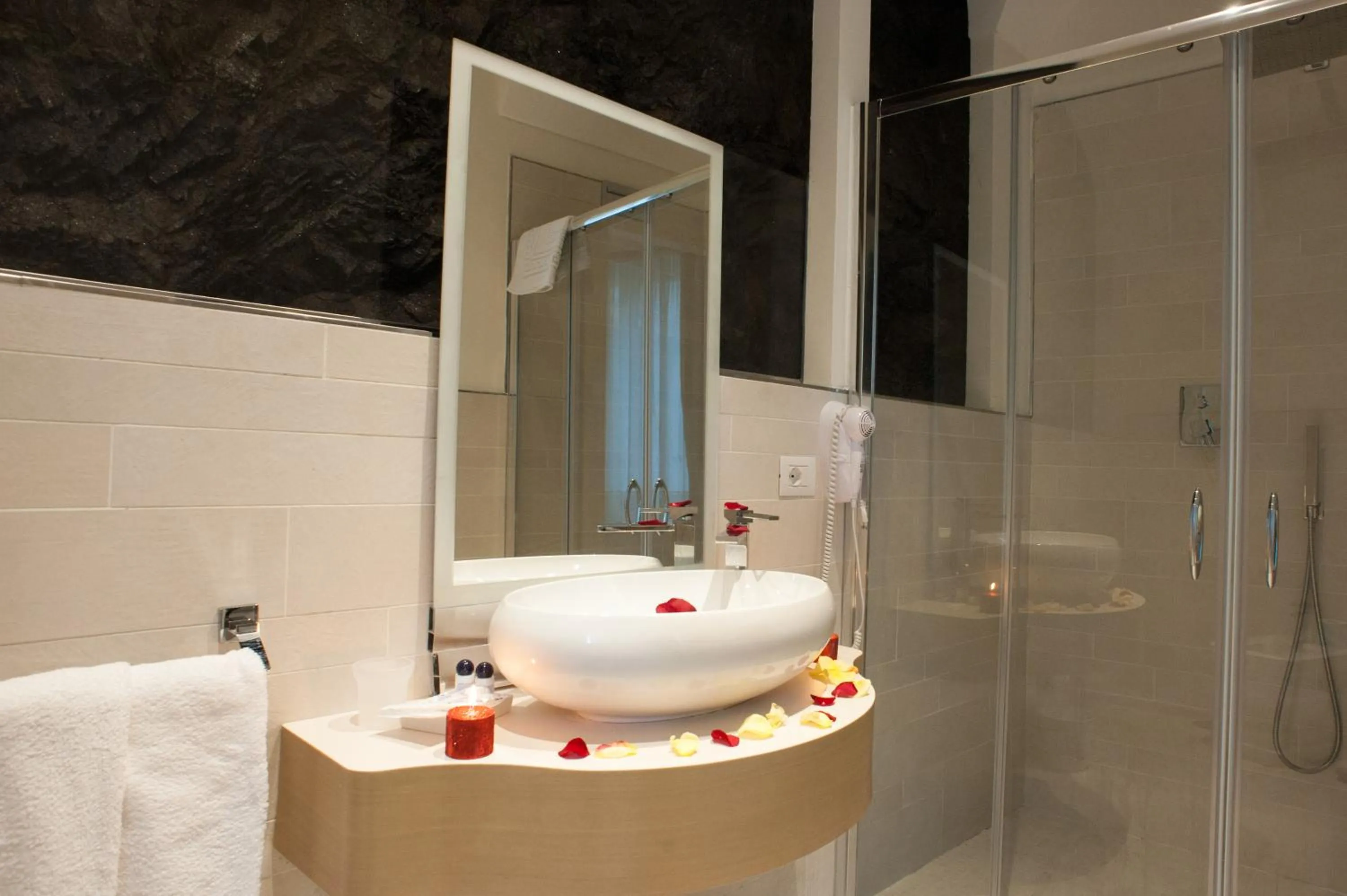 Bathroom in Minori Palace