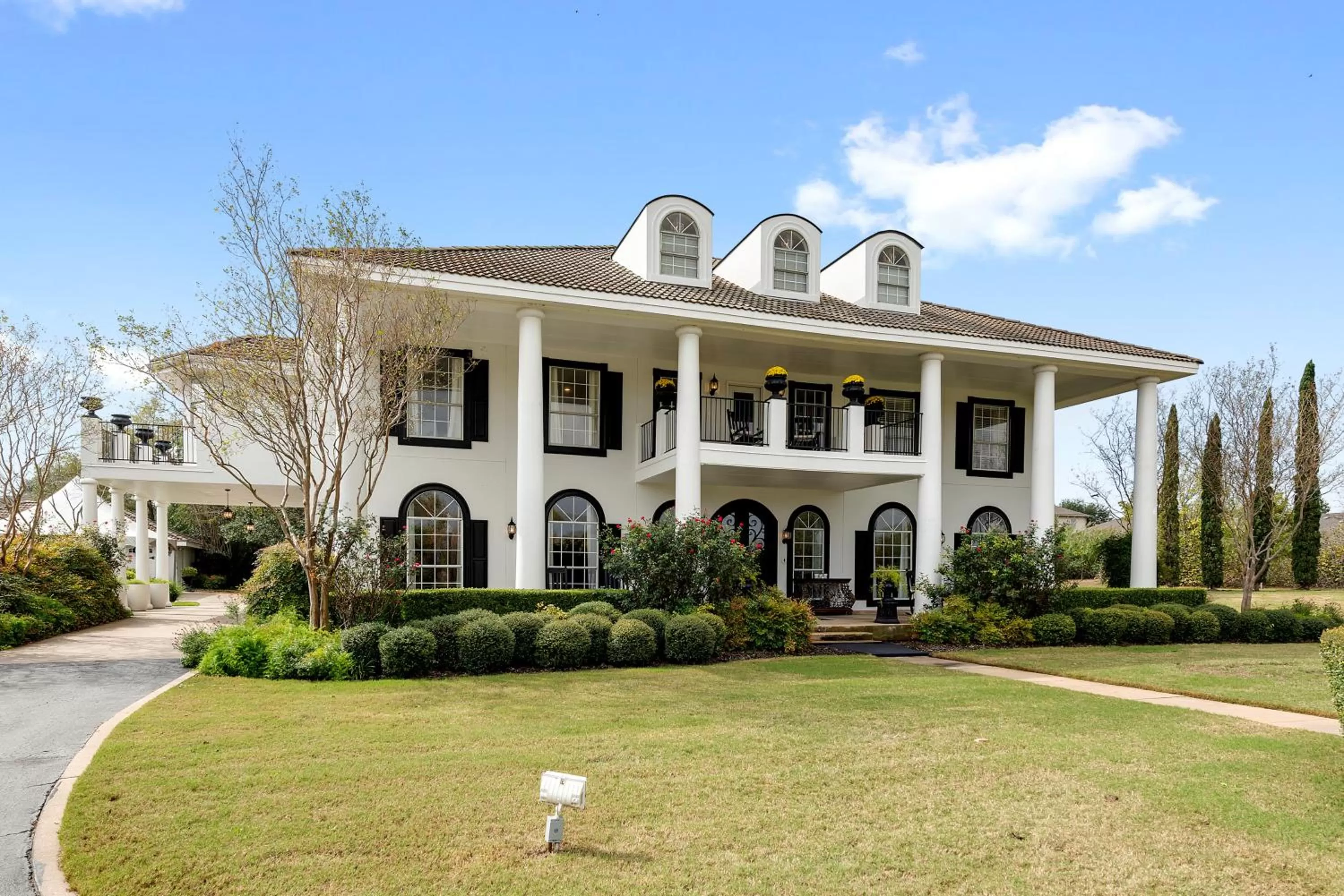 Facade/entrance in The Plantation House Boutique Inn
