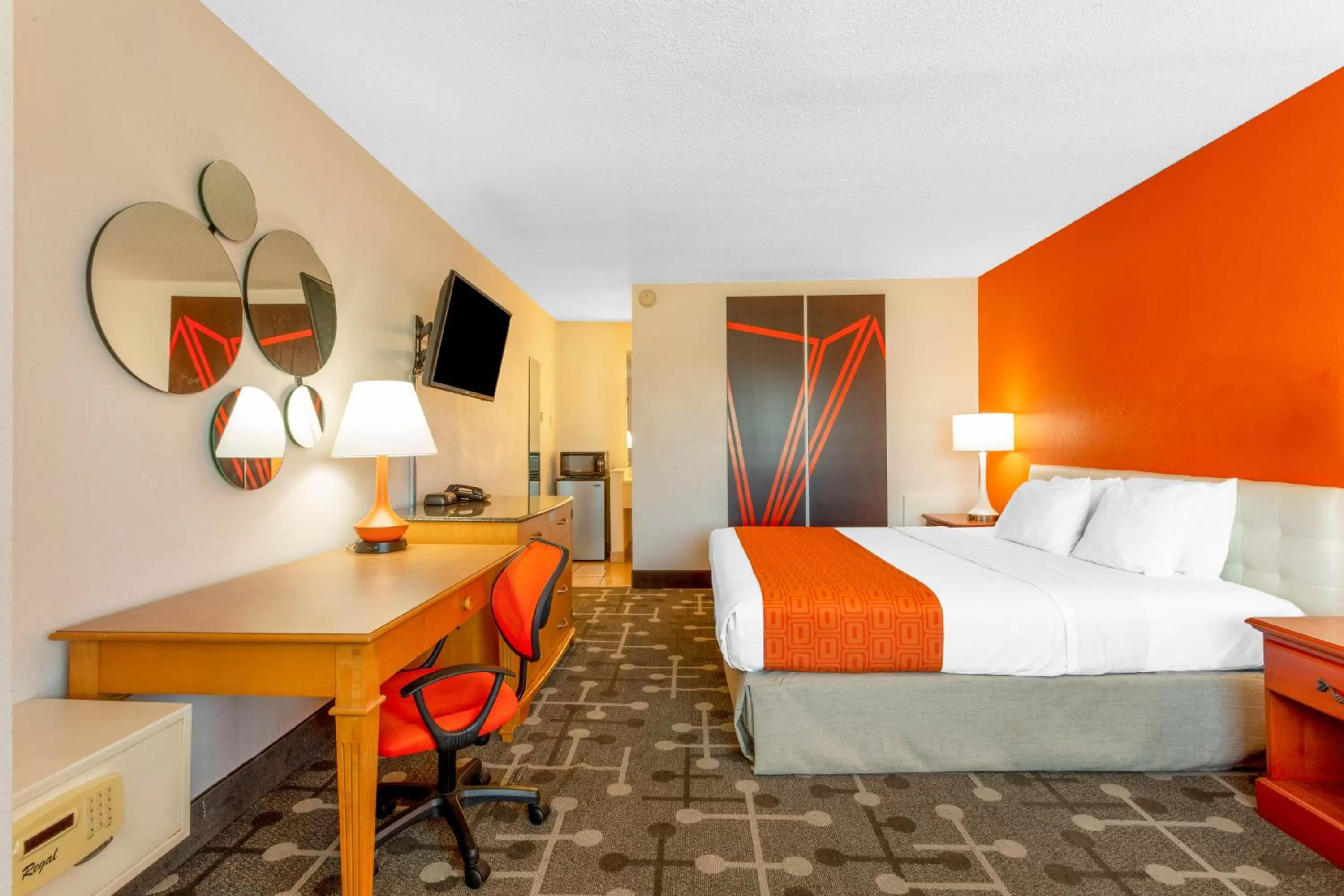 Bed in Howard Johnson by Wyndham Virginia Beach