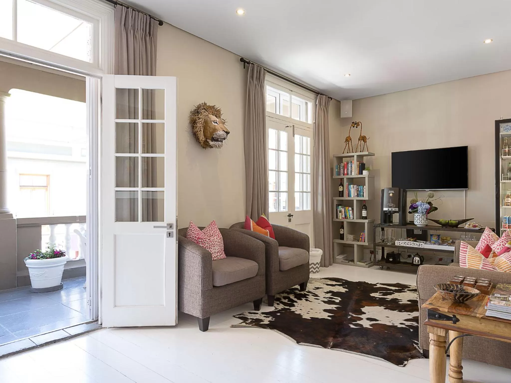 Communal lounge/ TV room in Long Street Boutique Hotel