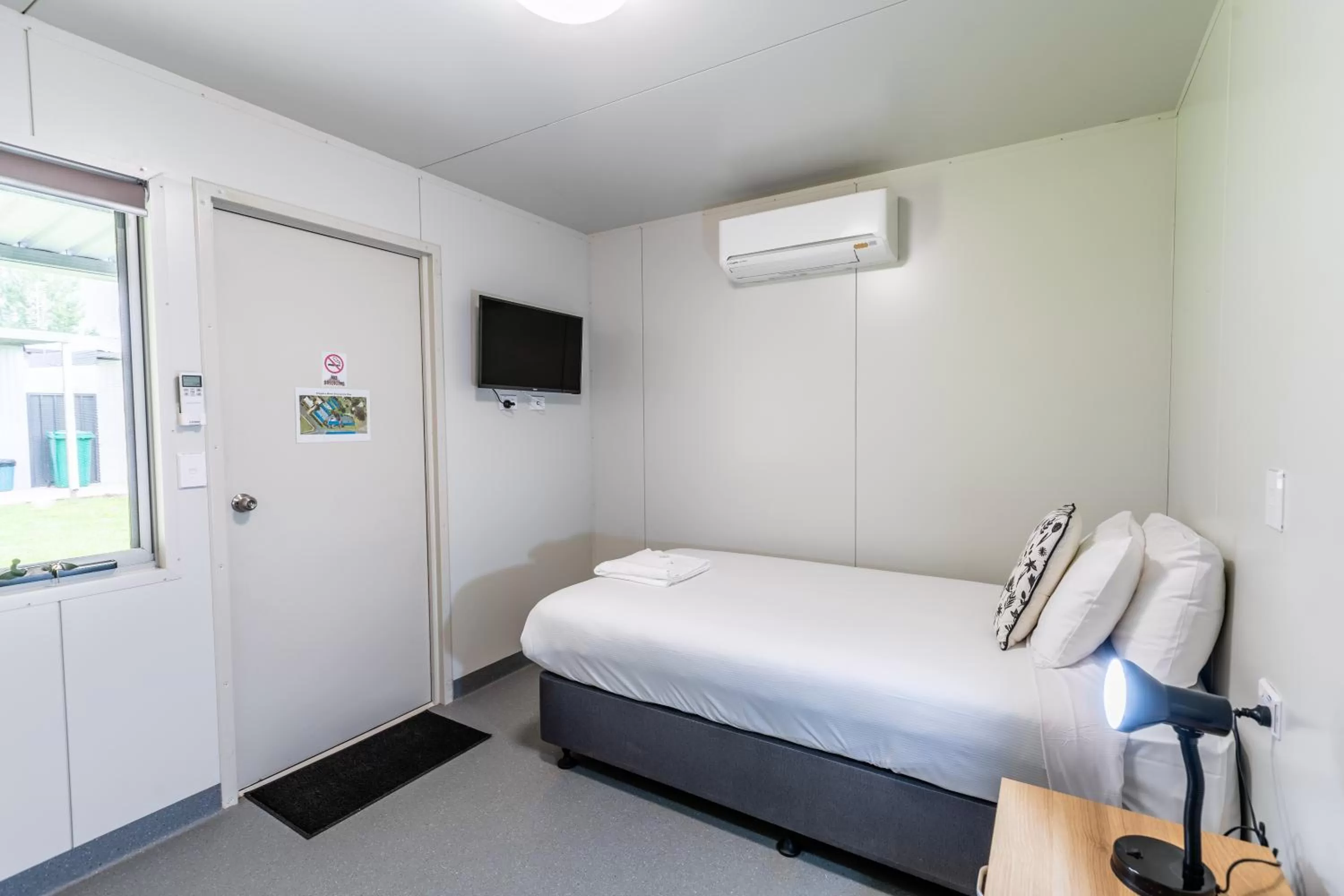 Property building, Bed in Manjimup Kingsley Motel