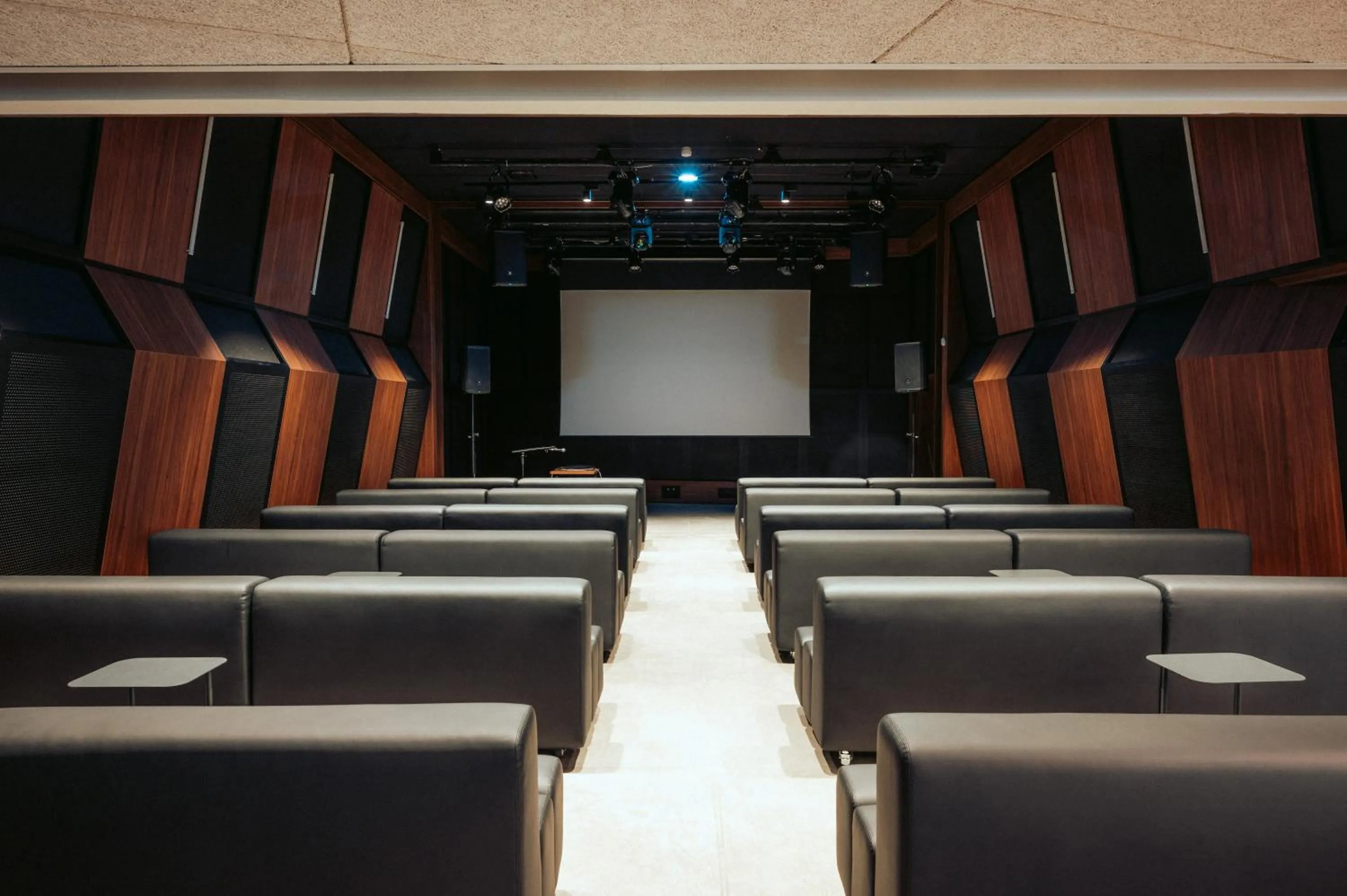 Business facilities in JOST Hôtel Bordeaux Centre Gare Saint Jean