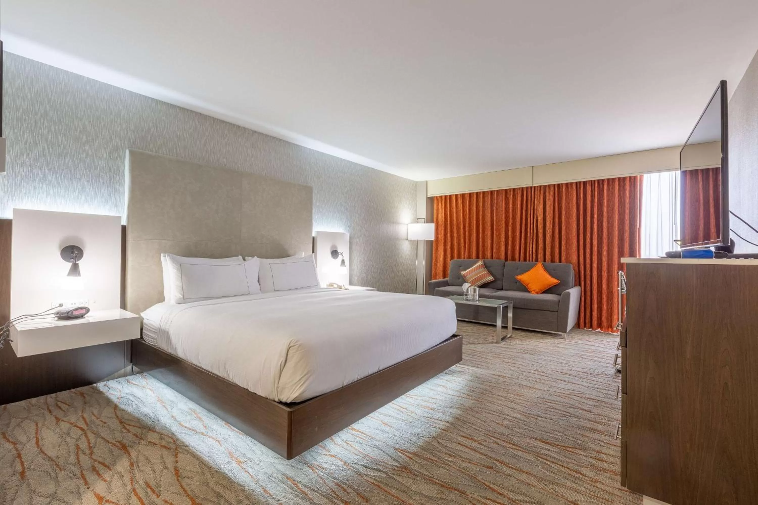 Bedroom, Bed in DoubleTree by Hilton Dallas/Richardson
