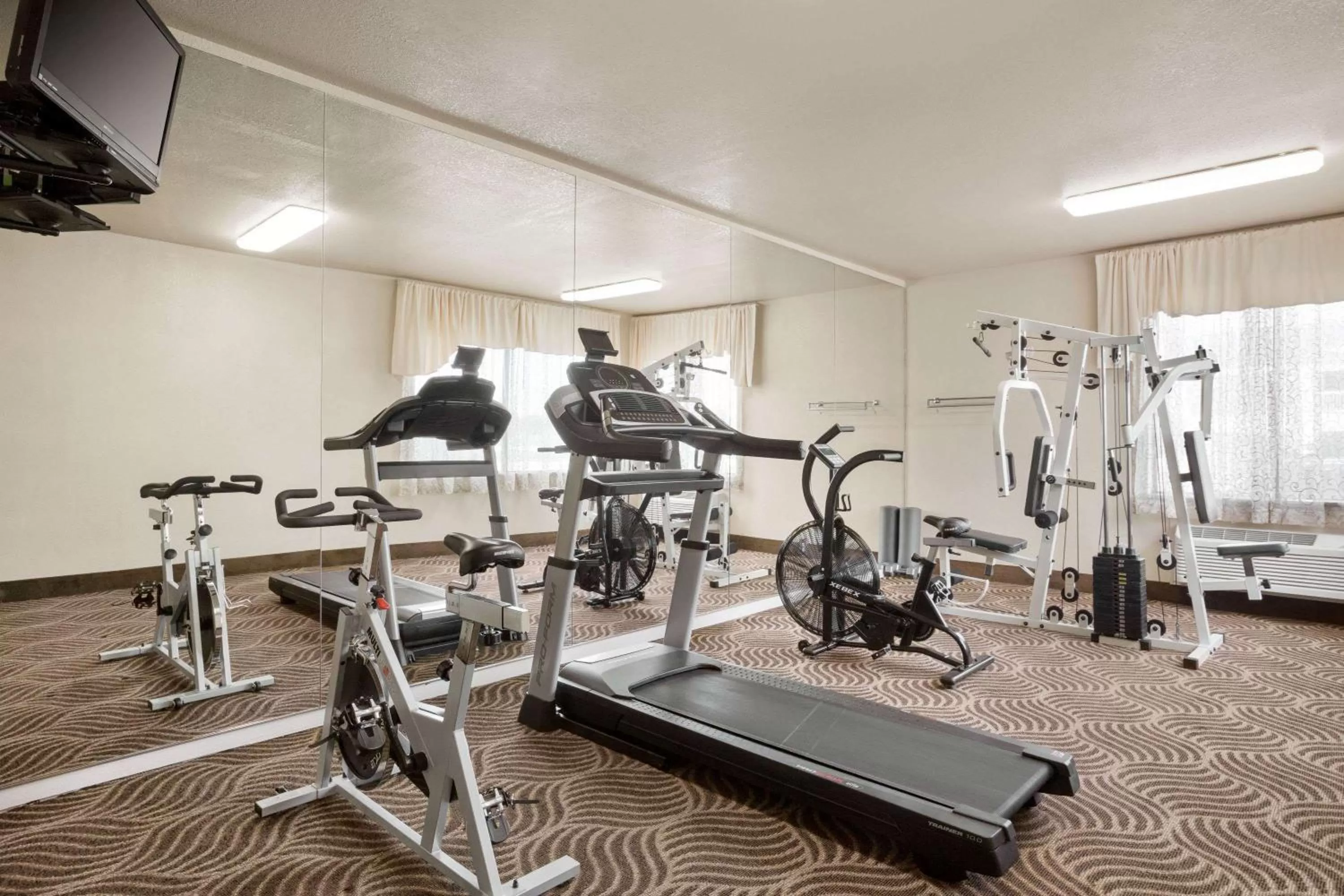 Fitness centre/facilities in Baymont by Wyndham Clute Lake Jackson