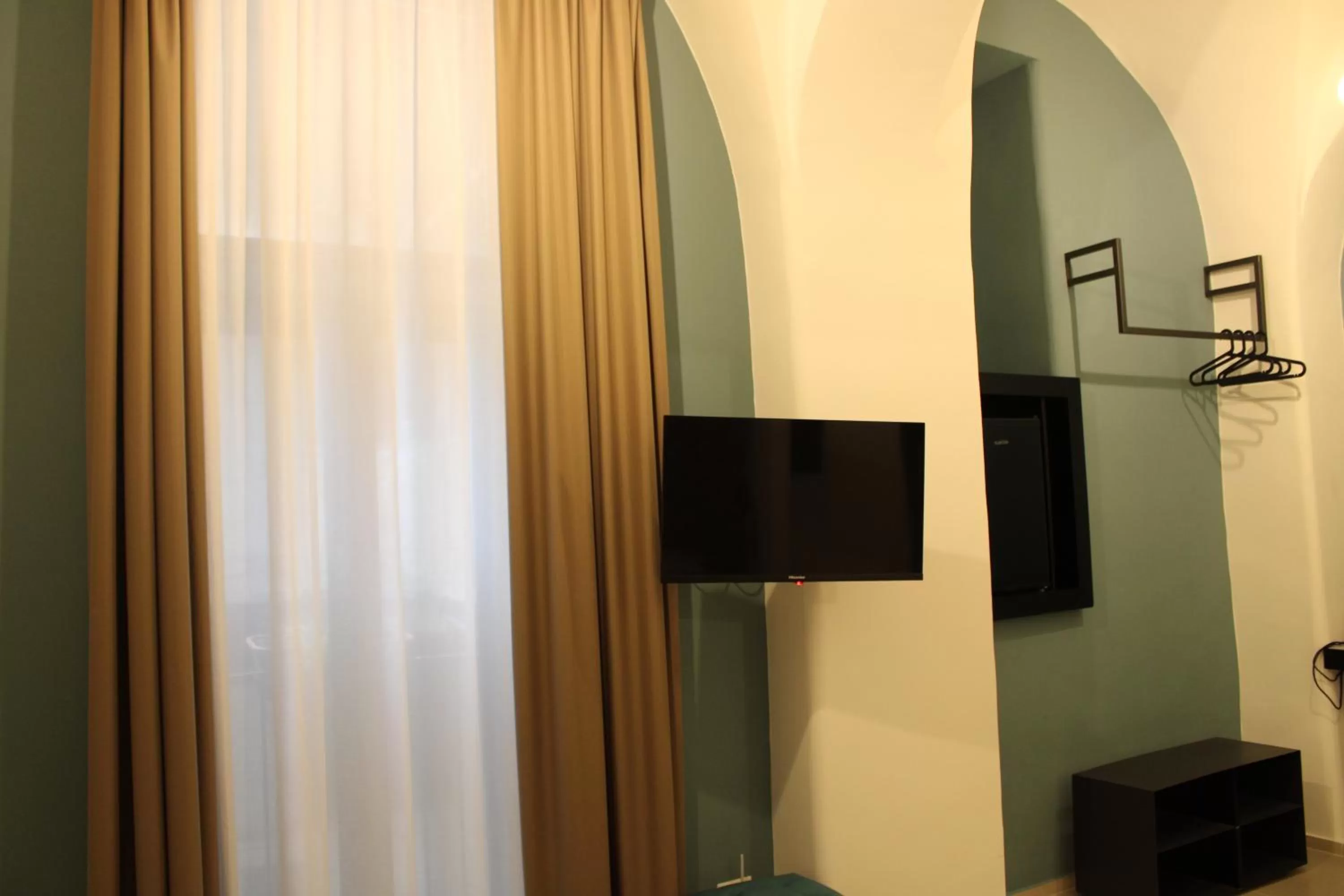 TV and multimedia, TV/Entertainment Center in La Regina del Duomo Catania Centro