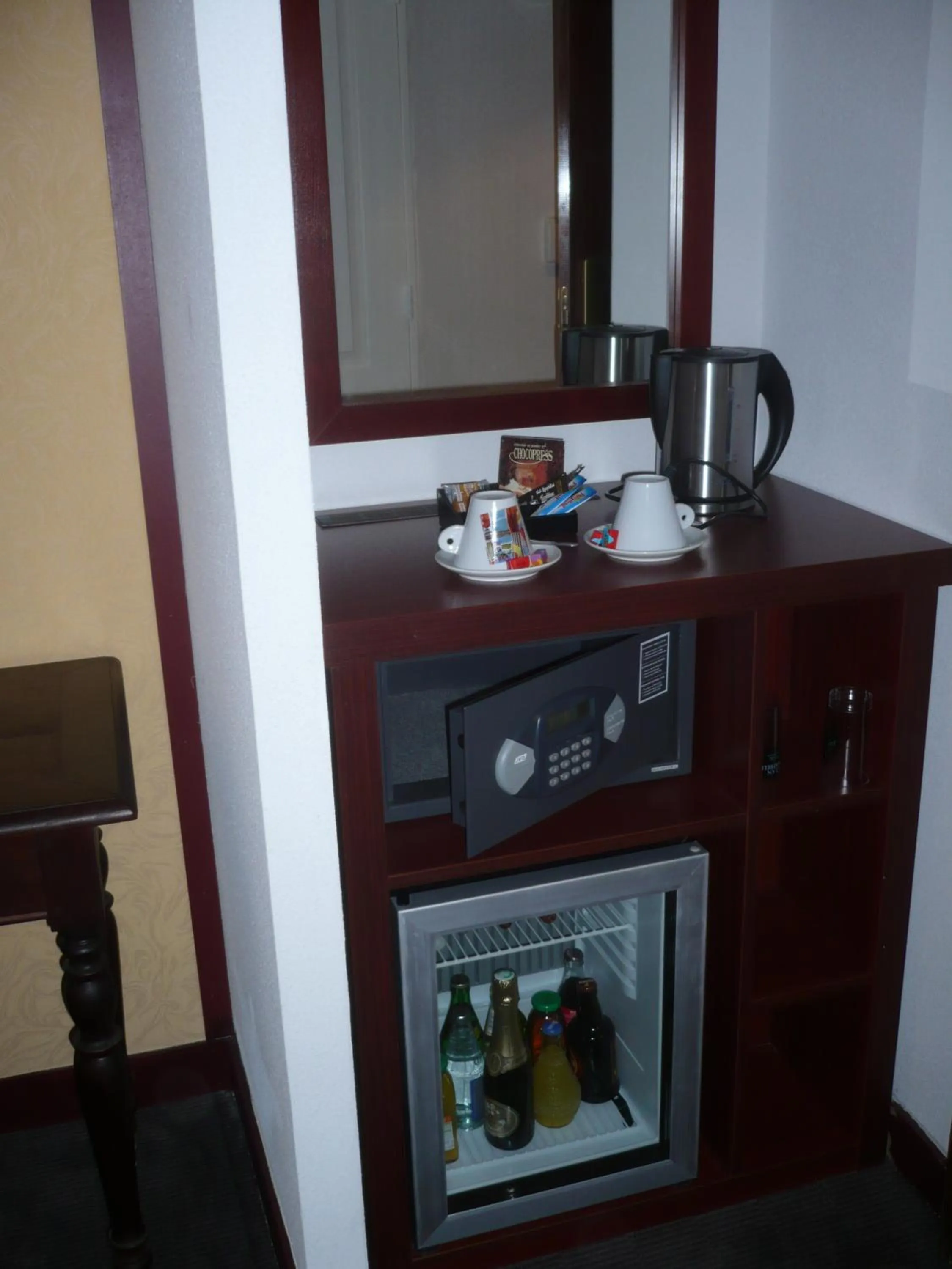 Coffee/tea facilities in Hotel De France