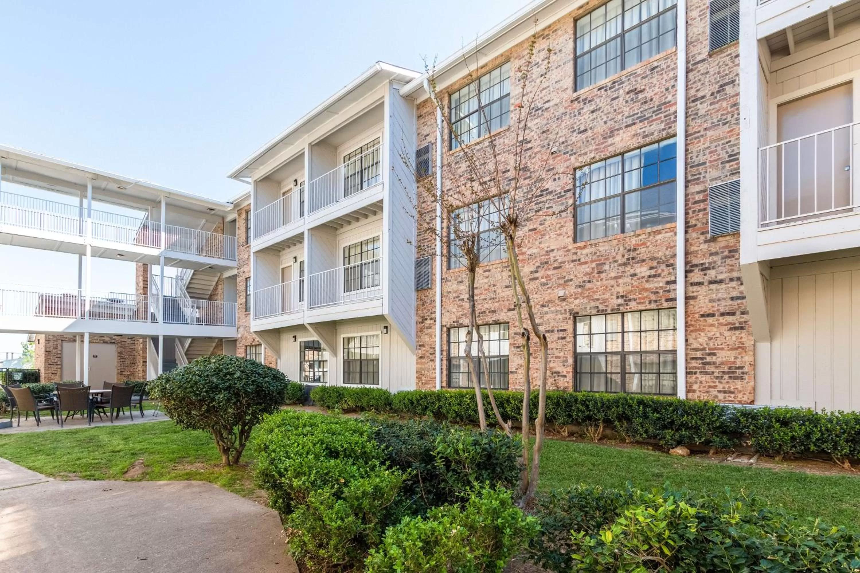 Property building in Studio 6-Arlington, TX