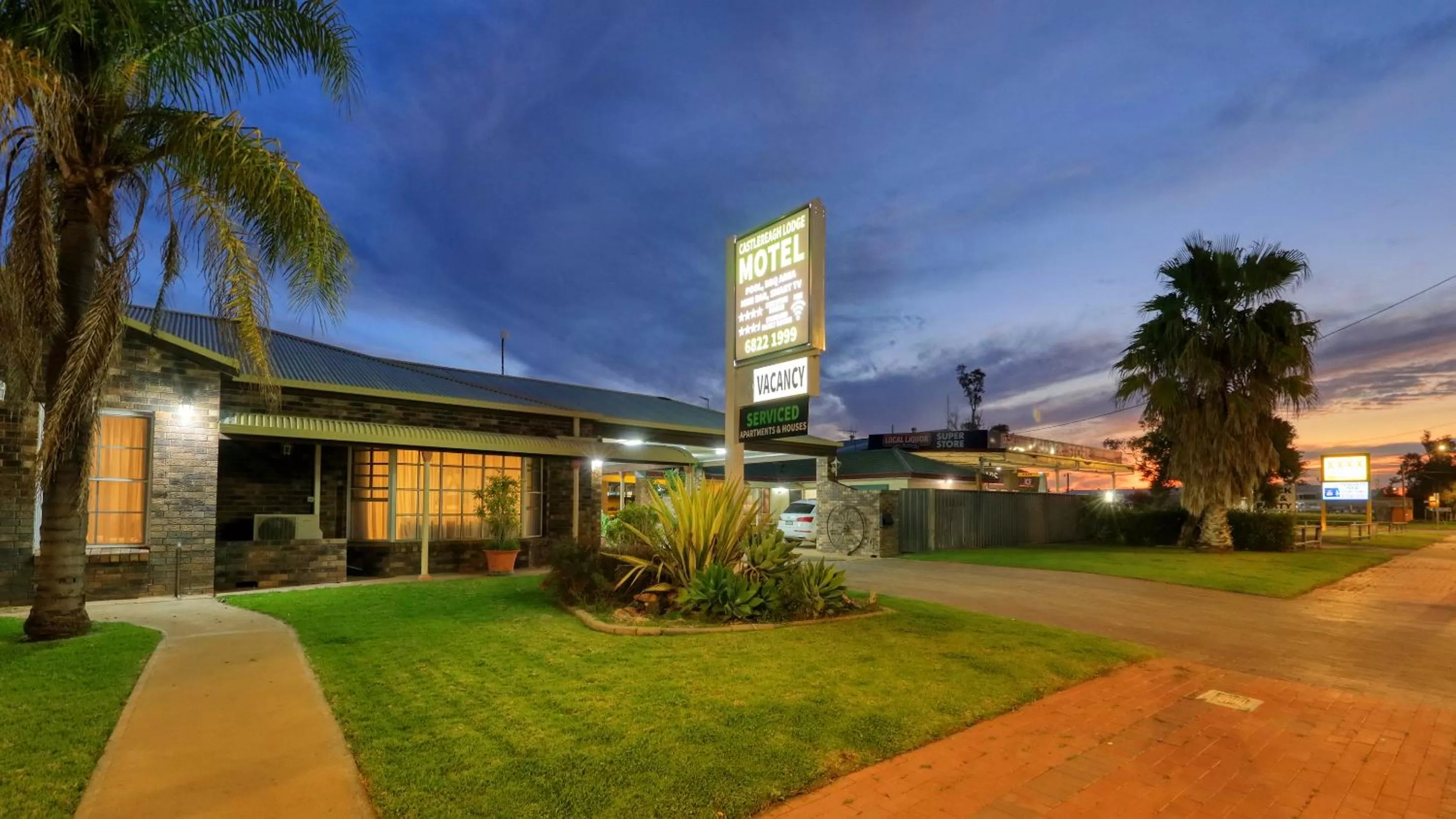 Property building in Castlereagh Lodge Motel