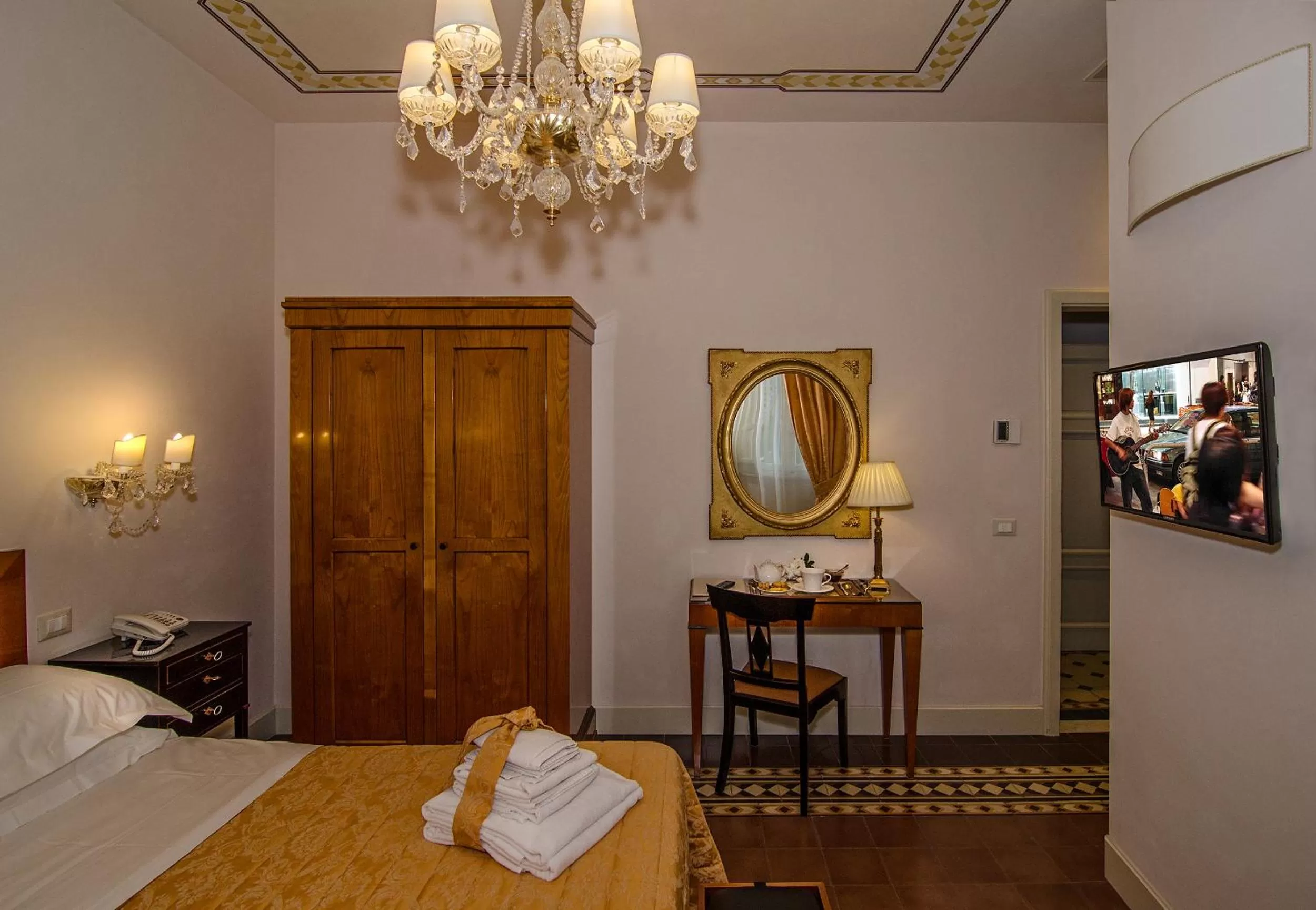 Photo of the whole room, Bed in Lucca in Azzurro Maison de Charme