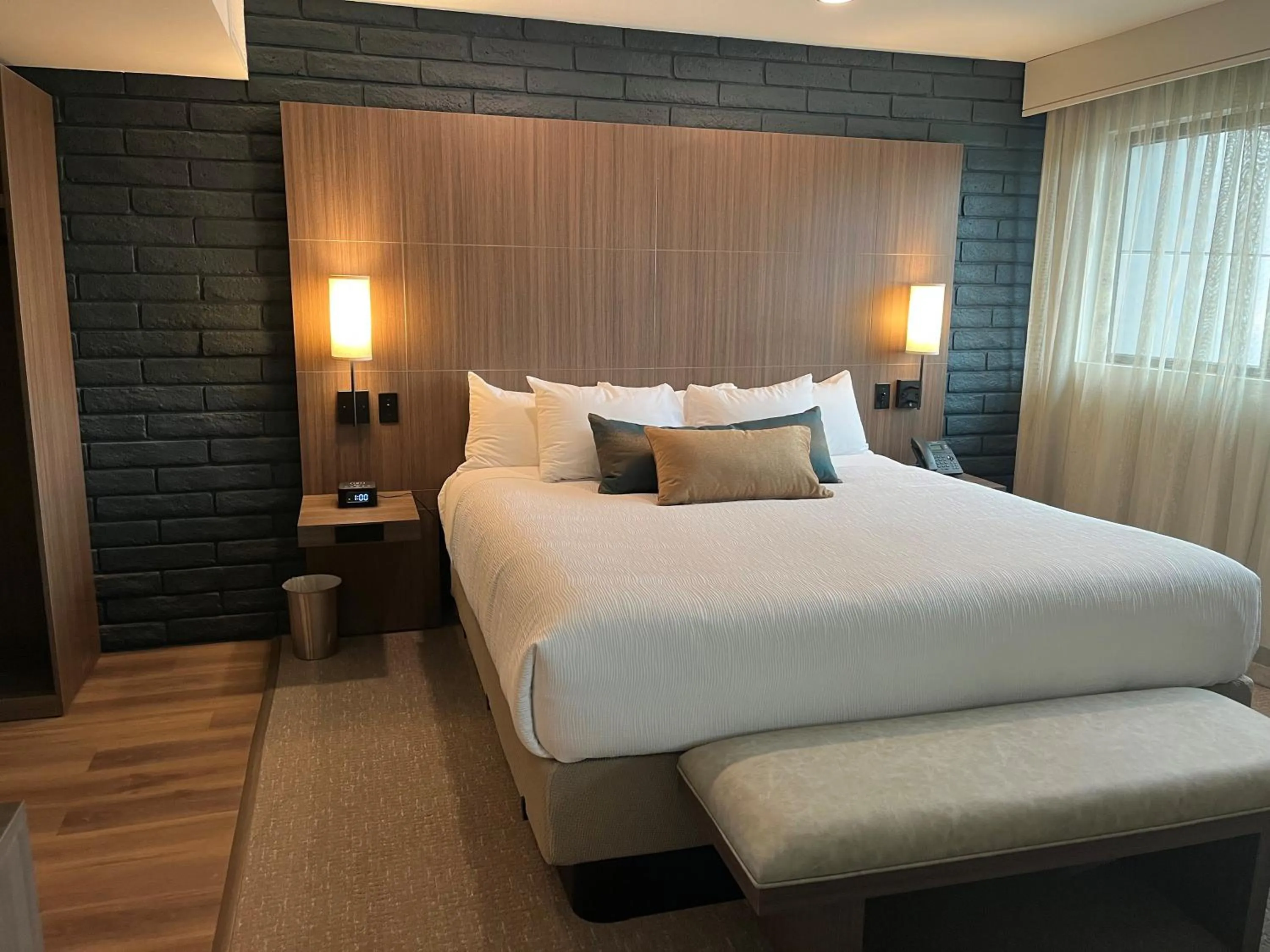 Bed in The Gibson Hotel Great Falls, an Ascend Collection Hotel