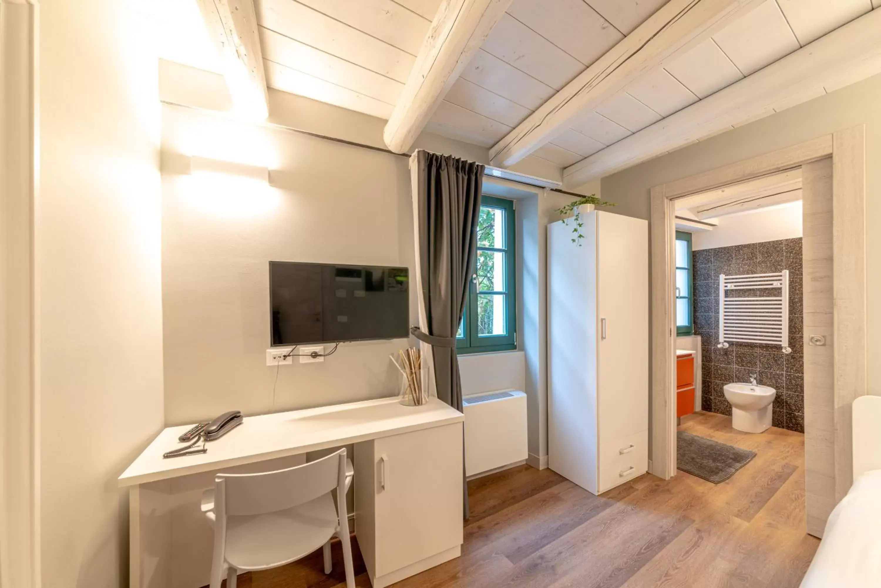 Large Single Room in Mura 5&7 Large Single Room in Mura 5&7