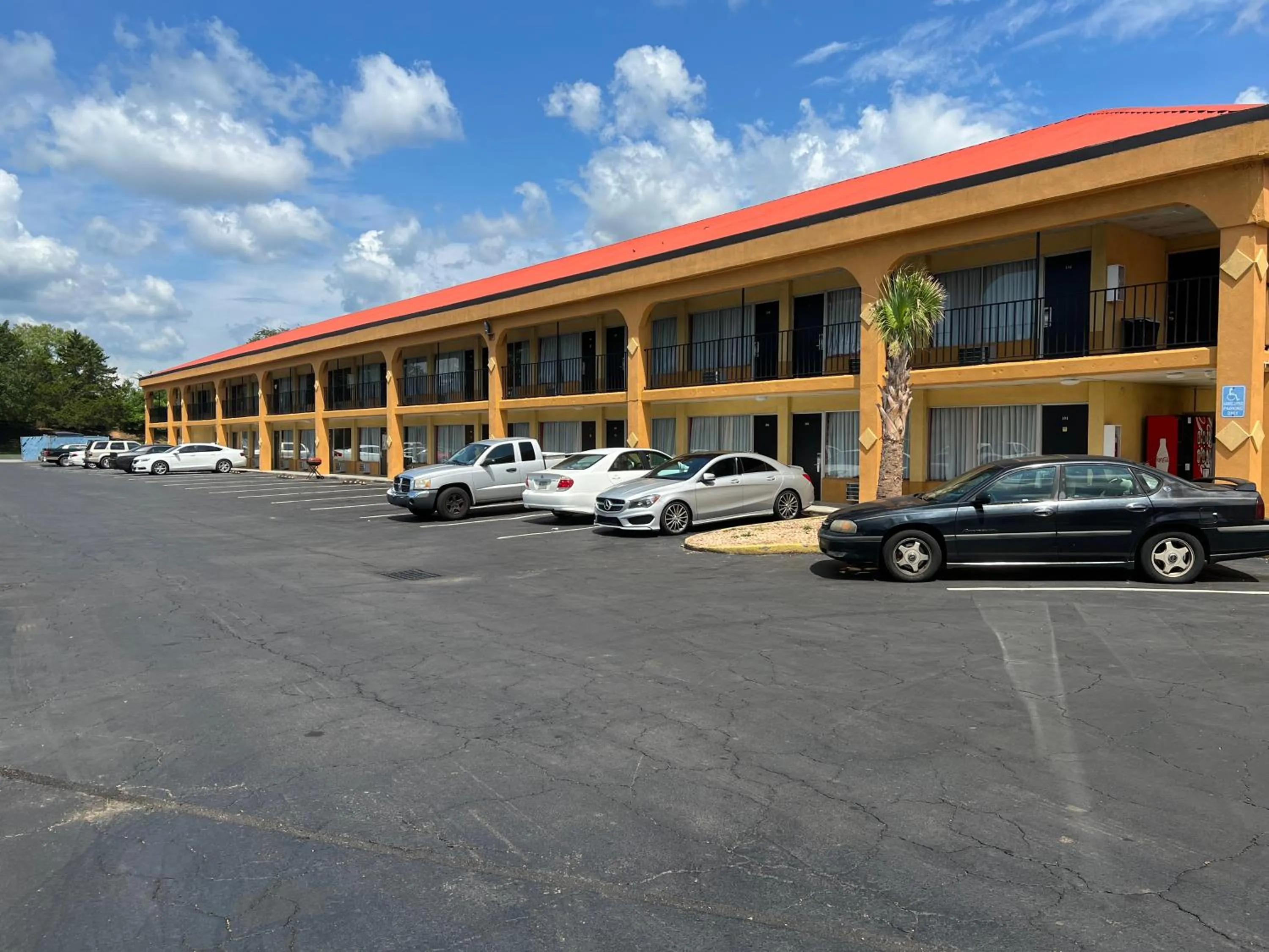 Property building in Country Hearth Inn & Suites Cartersville