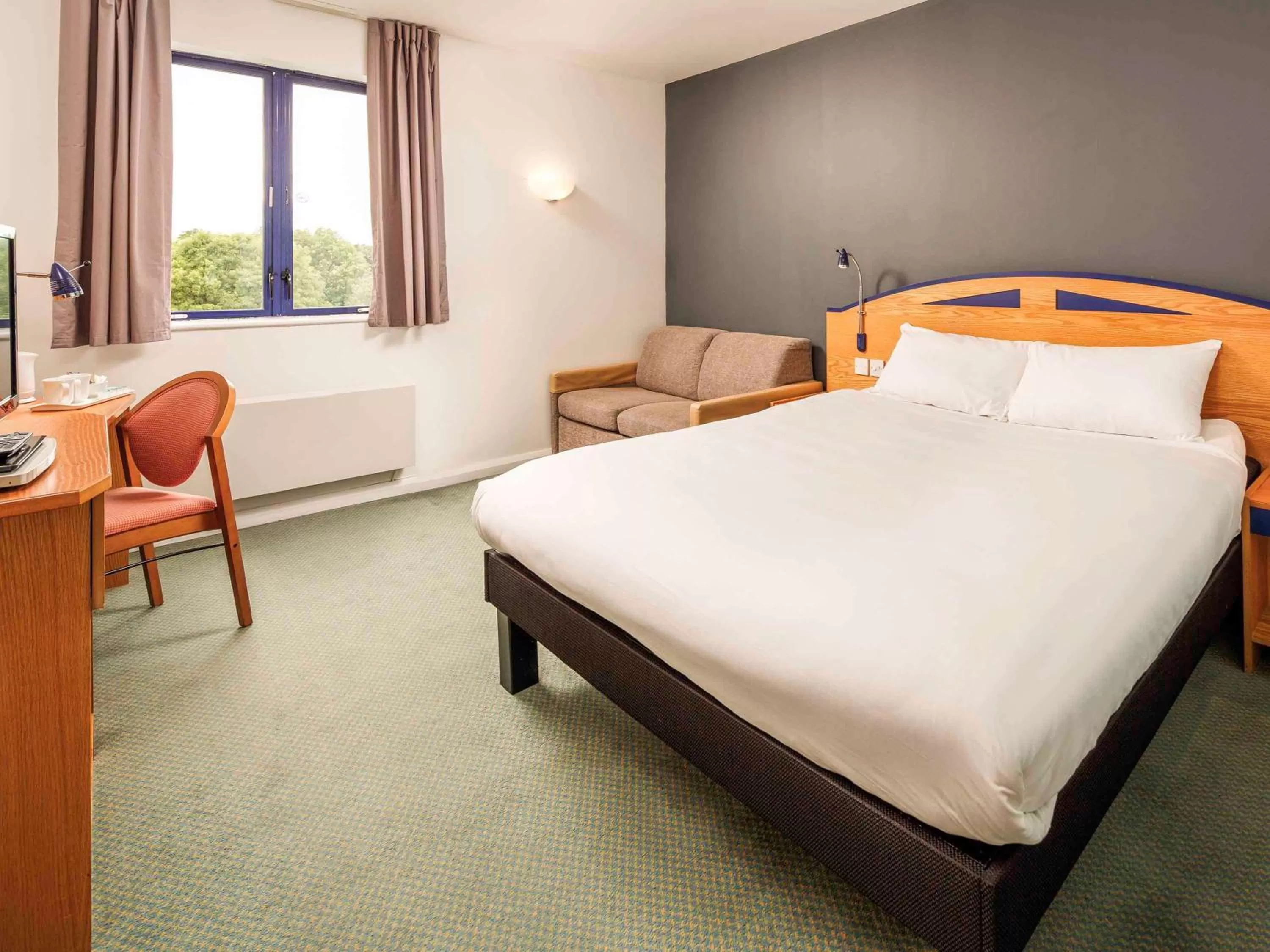 Photo of the whole room in ibis Chesterfield North - Barlborough
