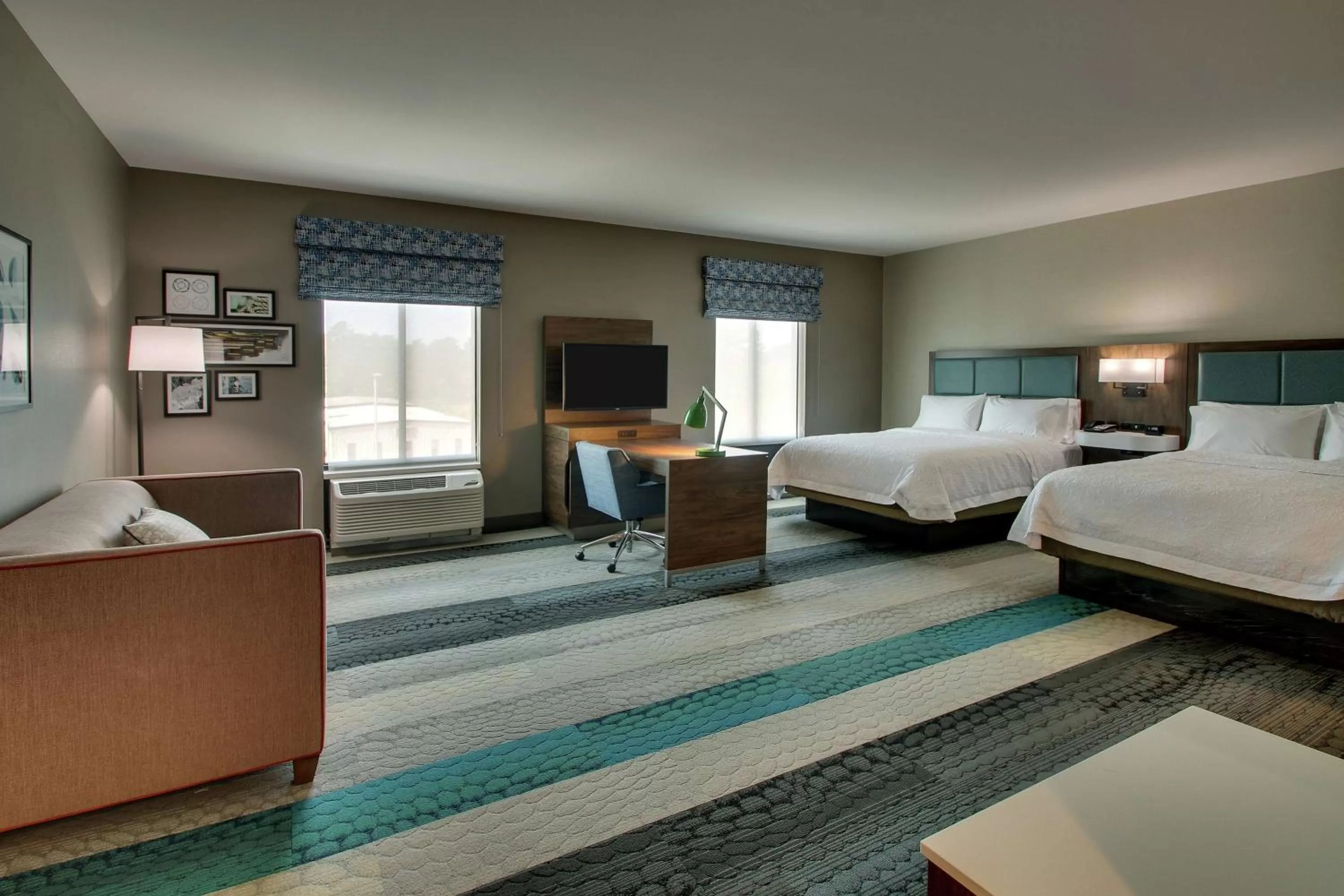 Bedroom, Bed in Hampton Inn & Suites By Hilton Southport