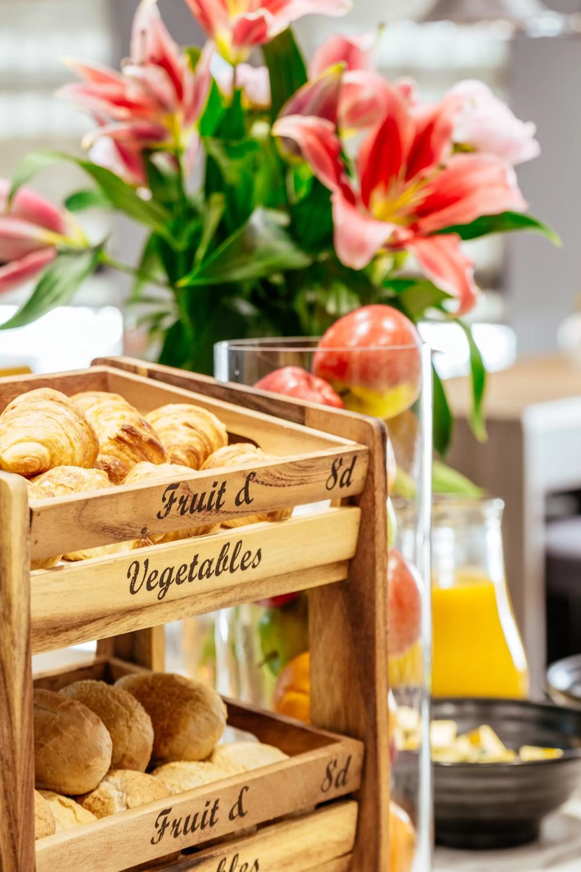 Continental breakfast in Oliver Plaza Hotel