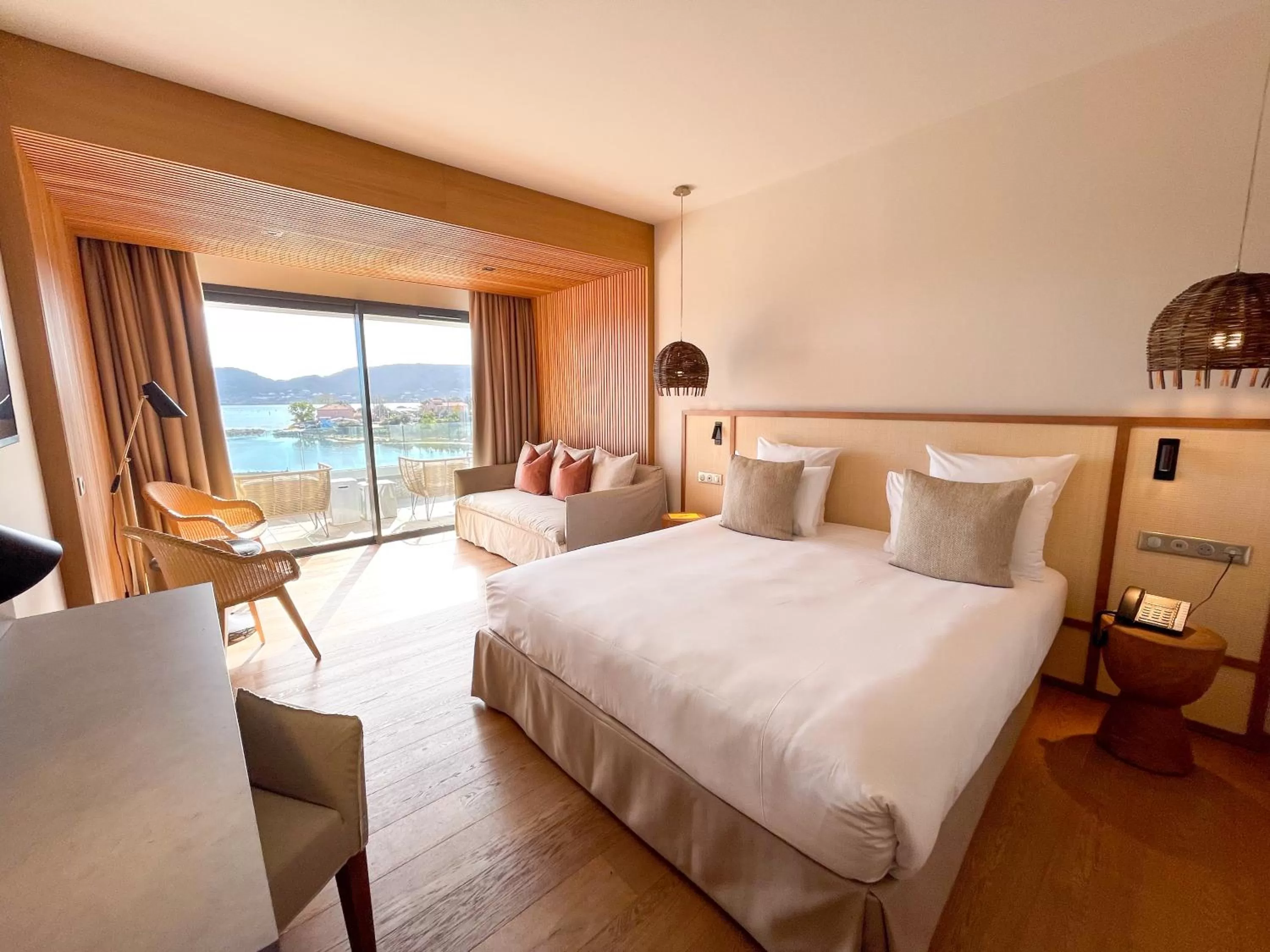 Photo of the whole room, Bed in Golden Tulip Porto-Vecchio