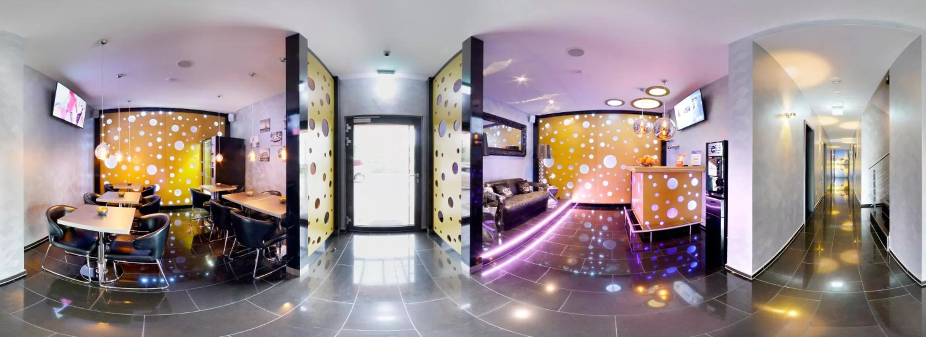 Communal lounge/ TV room in Hotel Platin