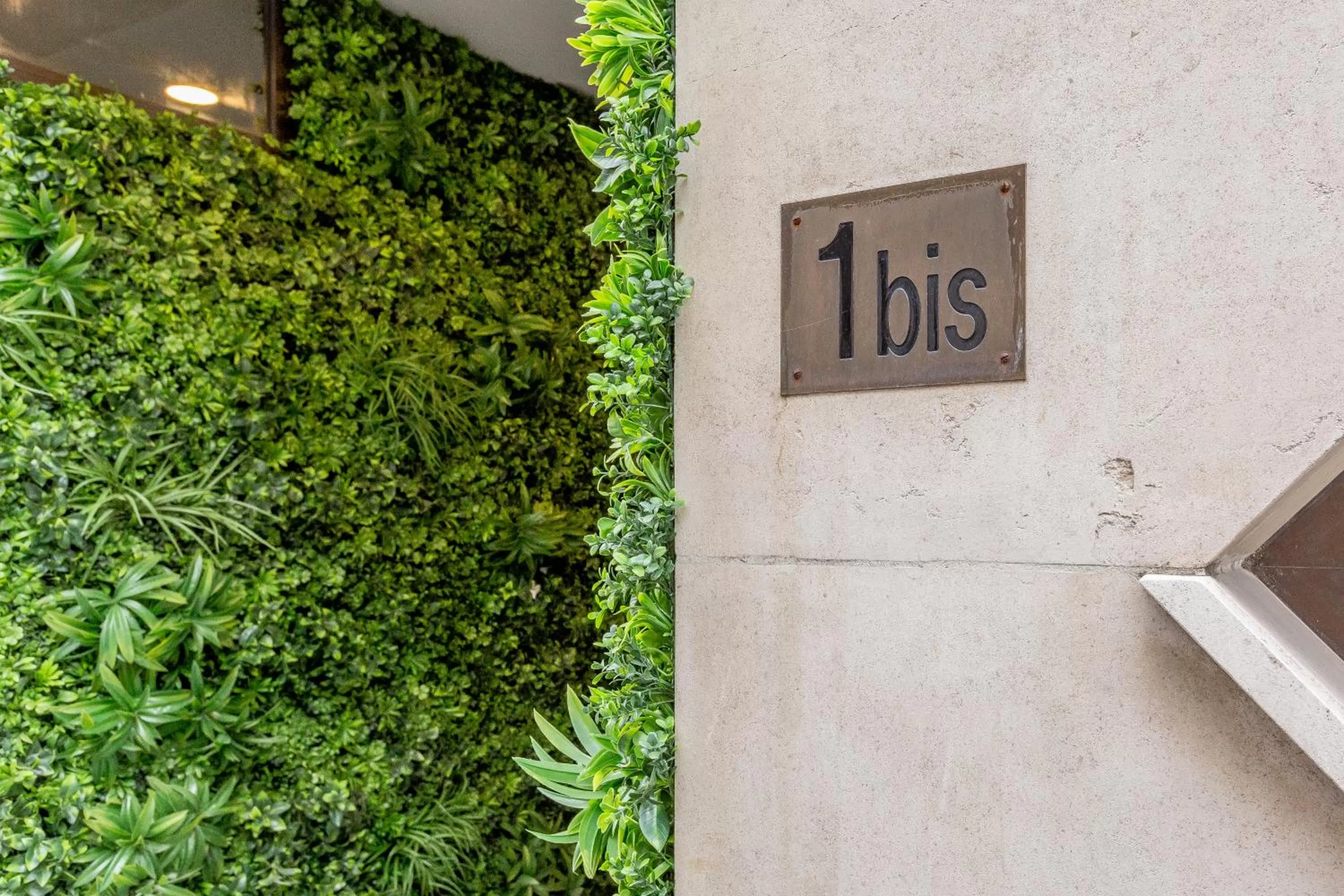 Facade/entrance in Edgar Suites Expo Paris Porte de Versailles