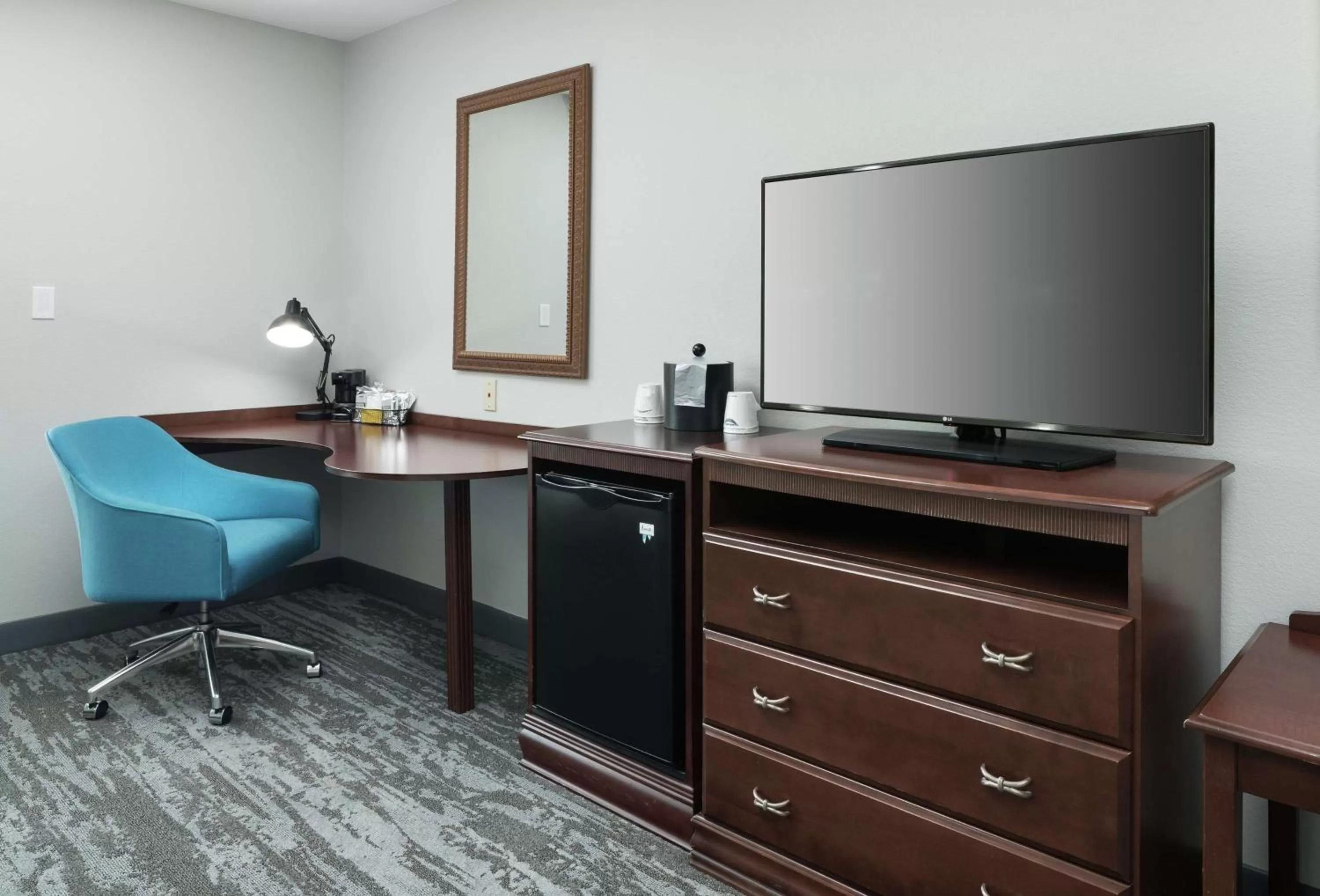 Bedroom in Hampton Inn & Suites Rochester-North