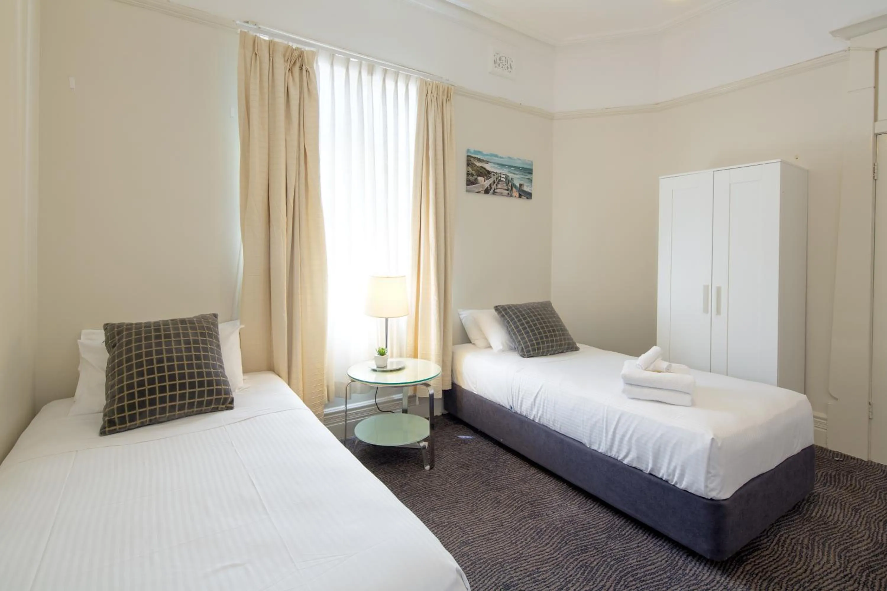 Photo of the whole room, Bed in Neutral Bay Lodge