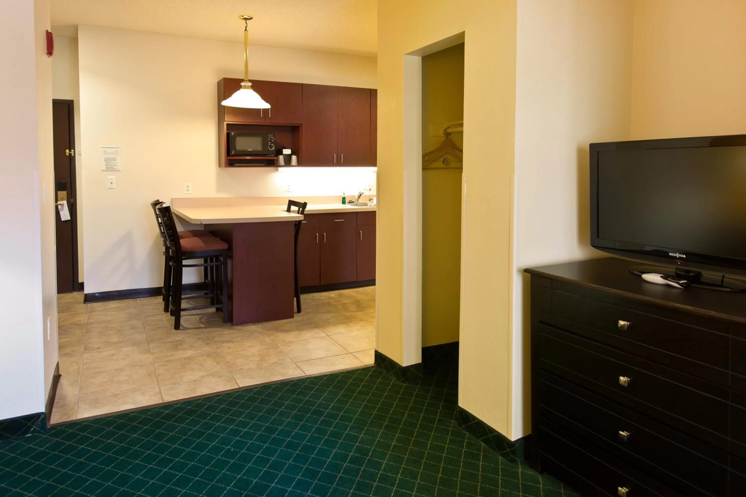 Kitchen or kitchenette in Landmark Inn Fort Irwin