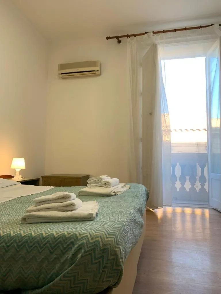 Photo of the whole room, Bed in 38 Aira Hotels